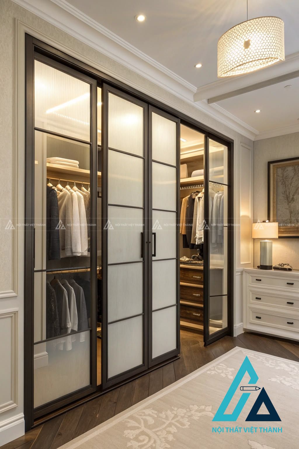 Thiết kế và thi công  tủ quần ấo cánh kính hiện đại