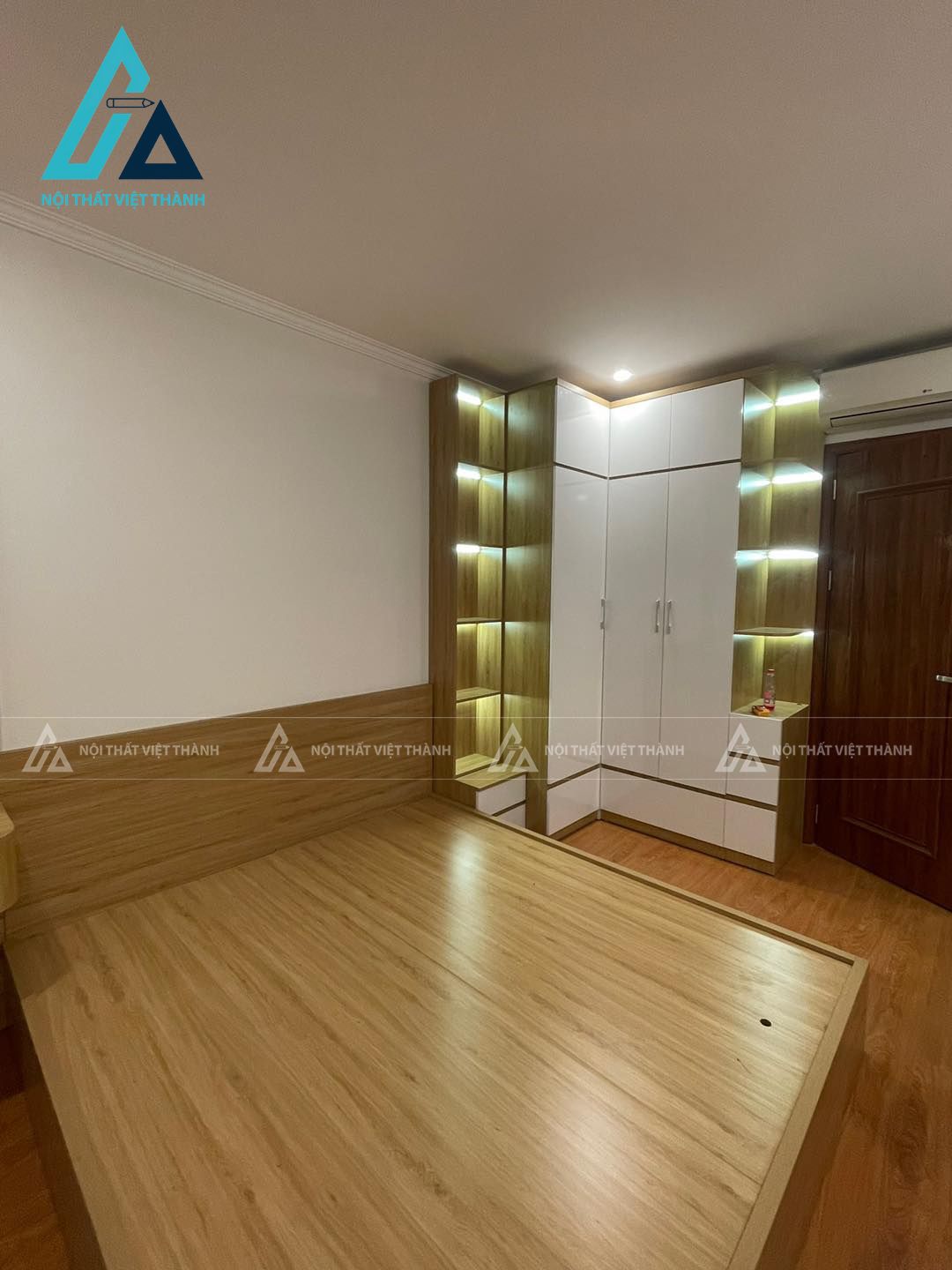 Tủ quần áo có kệ tủ kèm đèn led