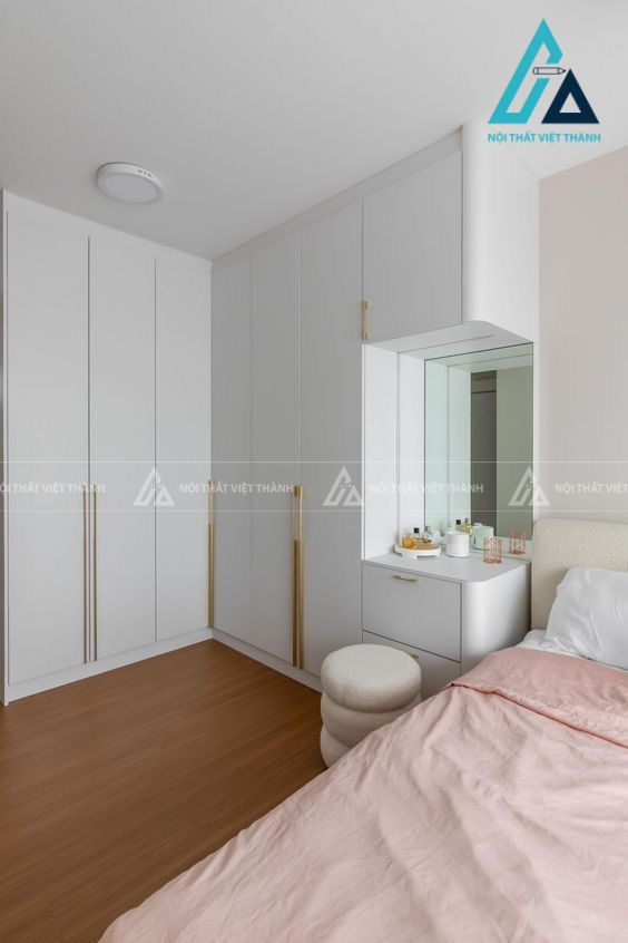 Tủ chữ L kịch trần full trắng đồng bộ nội thất phòng ngủ có bàn trang điểm