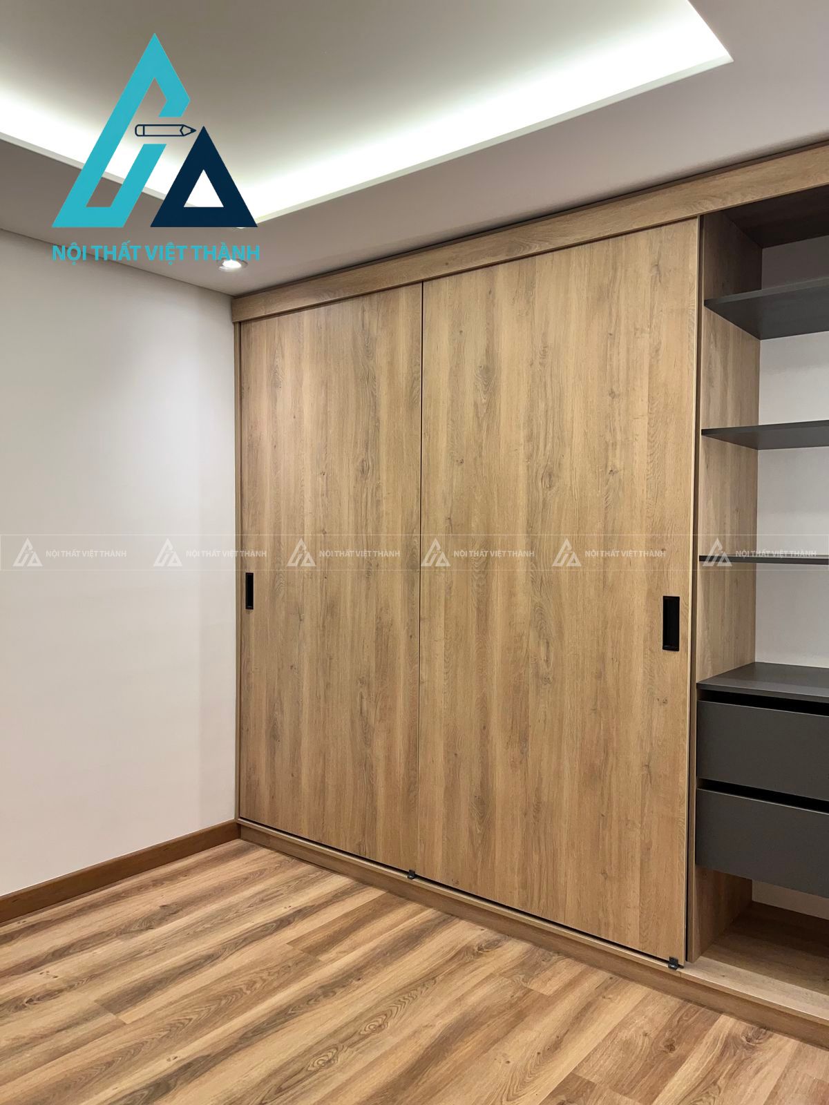 Tủ quần áo cử lùa phổ biến nhờ tính tiện nghi và thẩm mỹ hiện đại