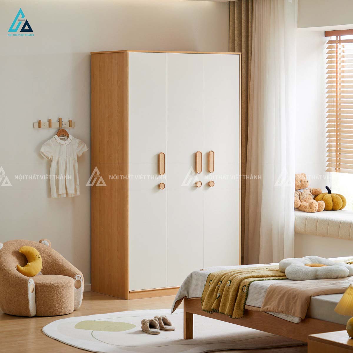 Tủ Quần Áo Trẻ Em 3 Cánh Màu Kem Trang Nhã Thiết Kế Tay Cầm Gỗ Bo Tròn Tinh Tế