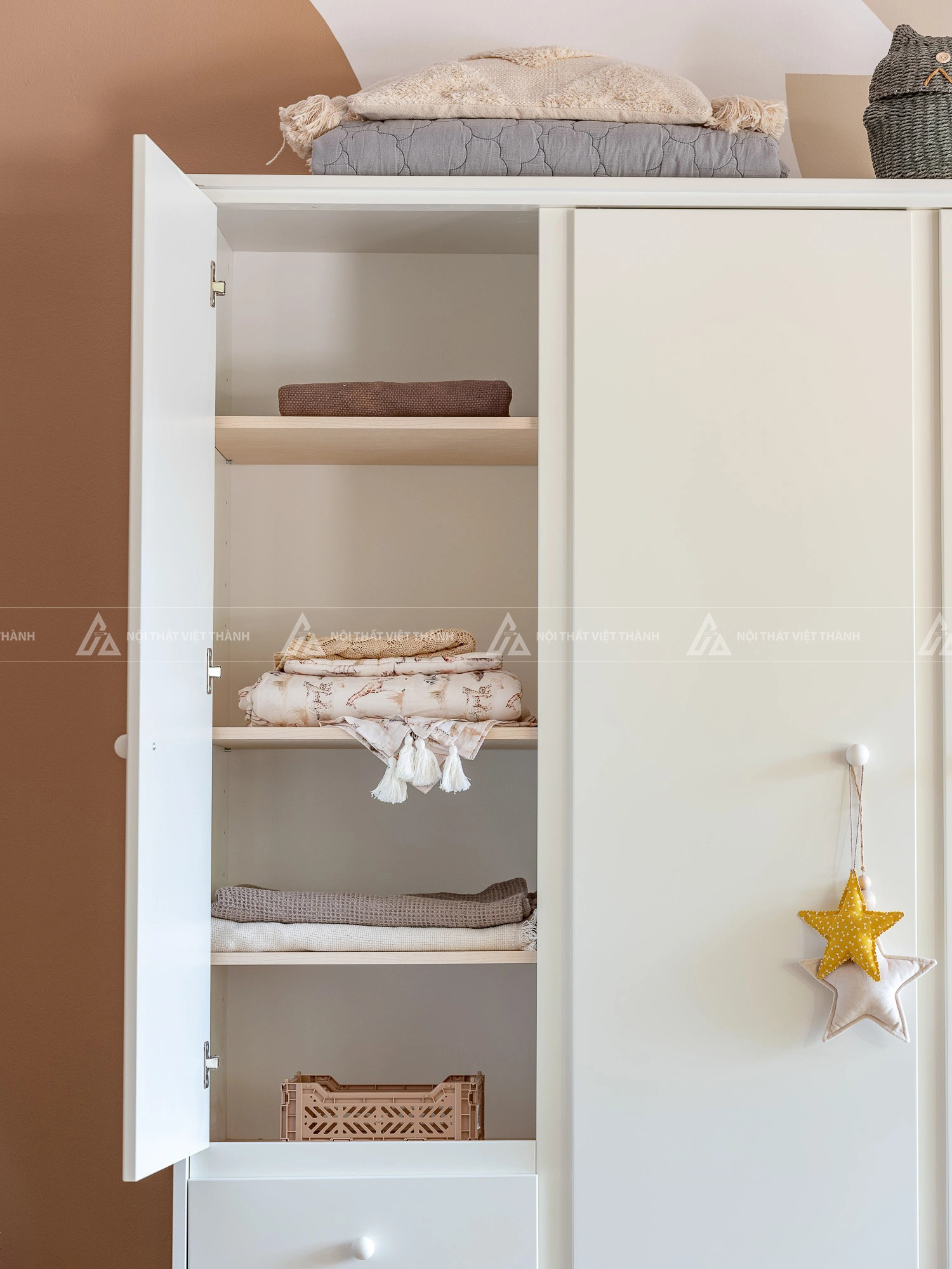 Tủ Quần Áo Trẻ Em 3 Cánh Thiết Kế Viền Sóng Kết Hợp Hệ Ngăn Kéo Và Kệ Chia Đa Năng 4