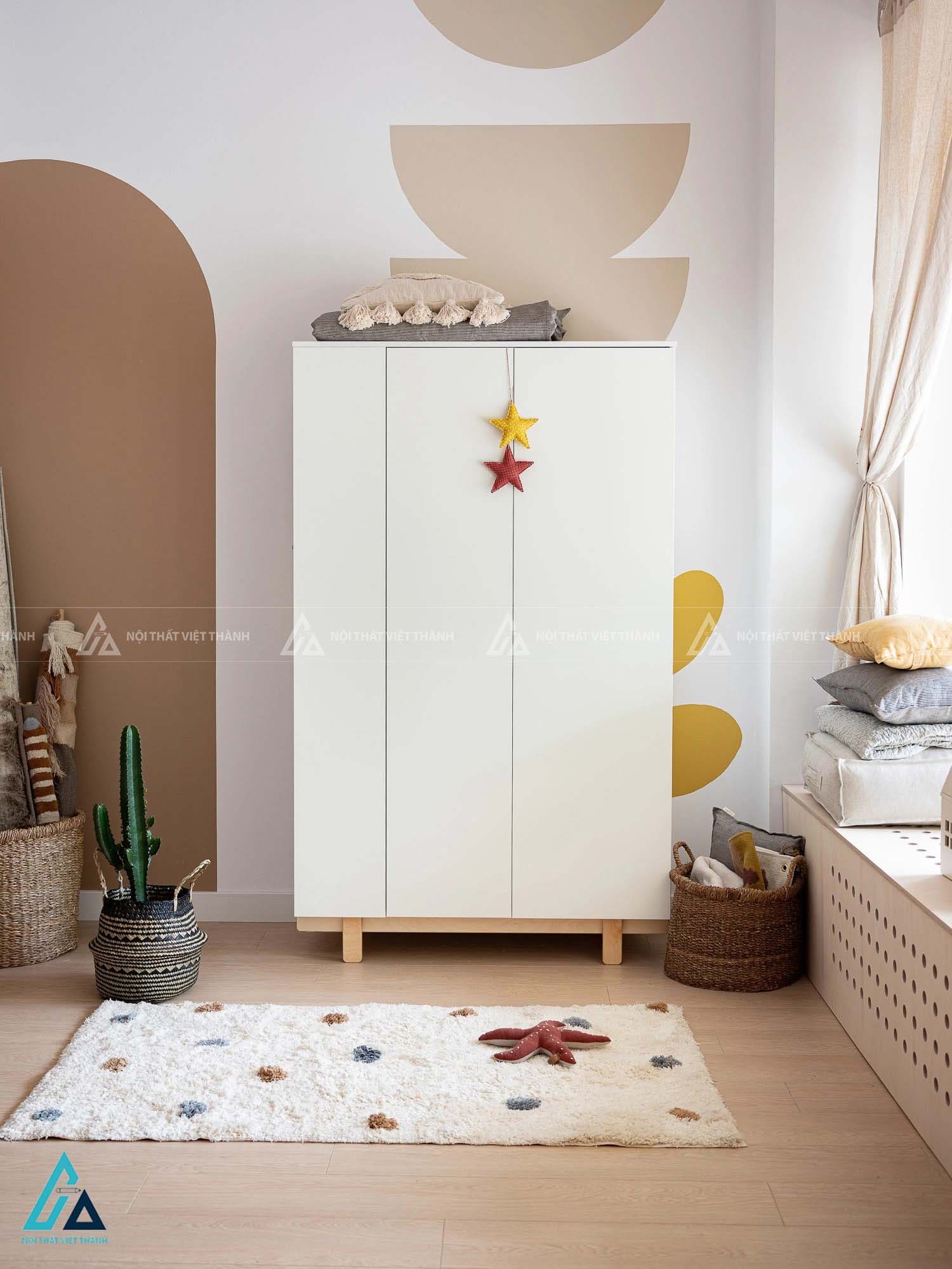Tủ Quần Áo Trẻ Em Màu Trắng Thiết Kế 3 Cánh Tối Giản Với Hệ Thống Ngăn Kệ Lưu Trữ Đa Năng Cho Bé