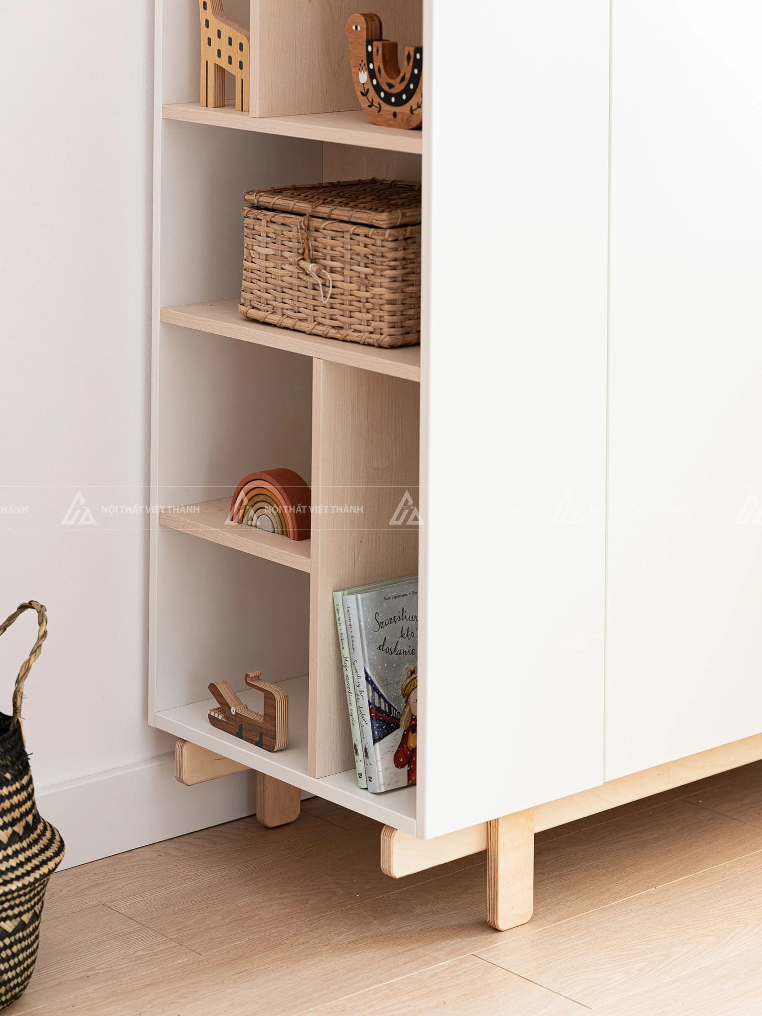 Tủ Quần Áo Trẻ Em Màu Trắng Thiết Kế 3 Cánh Tối Giản Với Hệ Thống Ngăn Kệ Lưu Trữ Đa Năng Cho Bé 4