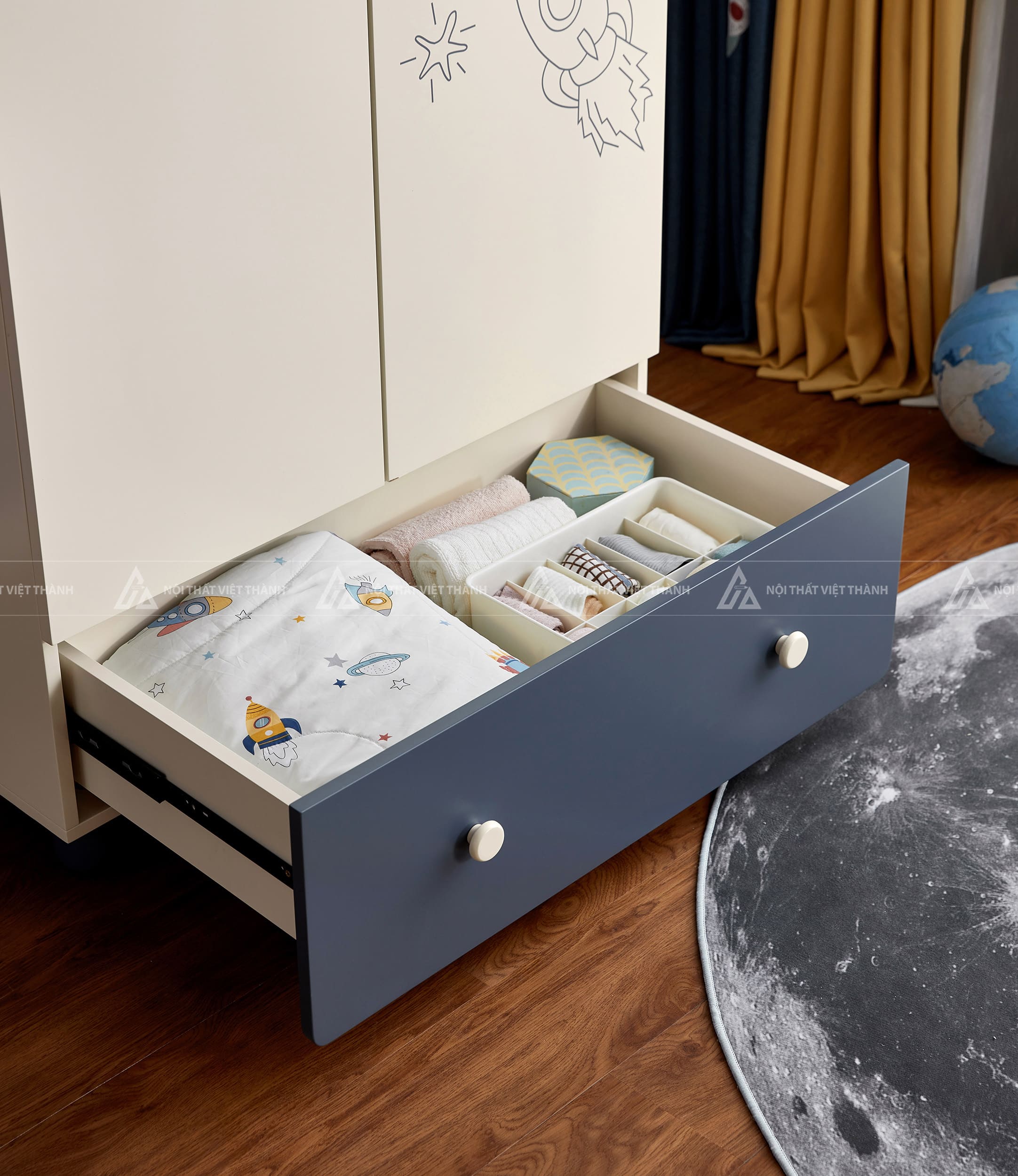 Tủ Quần Áo Trẻ Em Họa Tiết Tên Lửa Vũ Trụ Màu Xanh Hiện Đại Có Ngăn Kéo Tiện Lợi 5