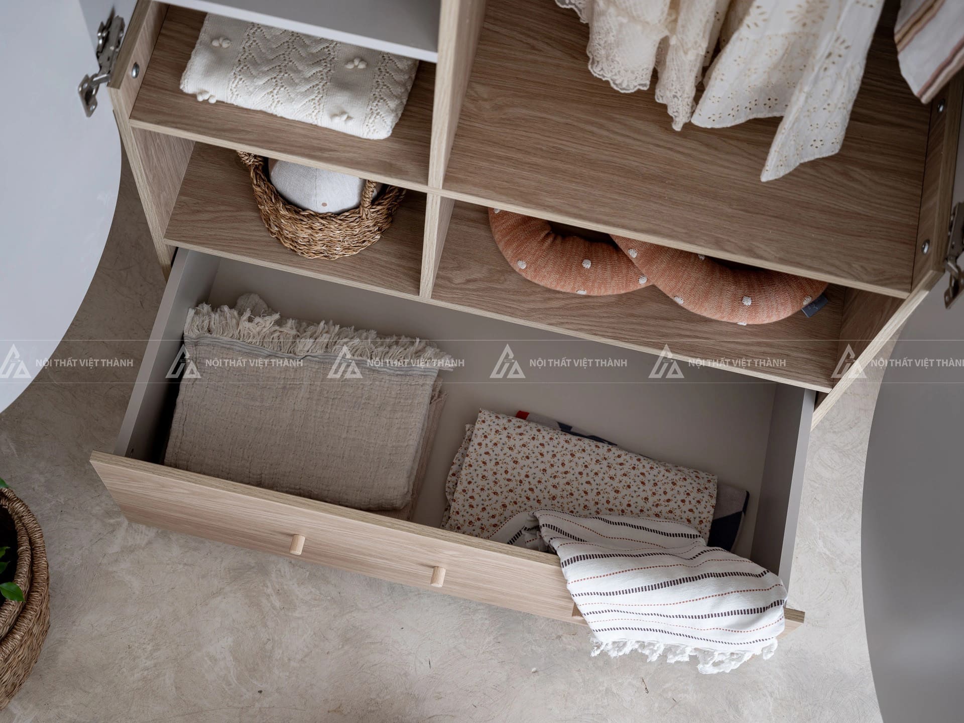 Tủ Quần Áo Trẻ Em Thiết Kế Cửa Bo Tròn Độc Đáo Với Ngăn Treo Rộng Và Ngăn Kéo Toàn Phần 6