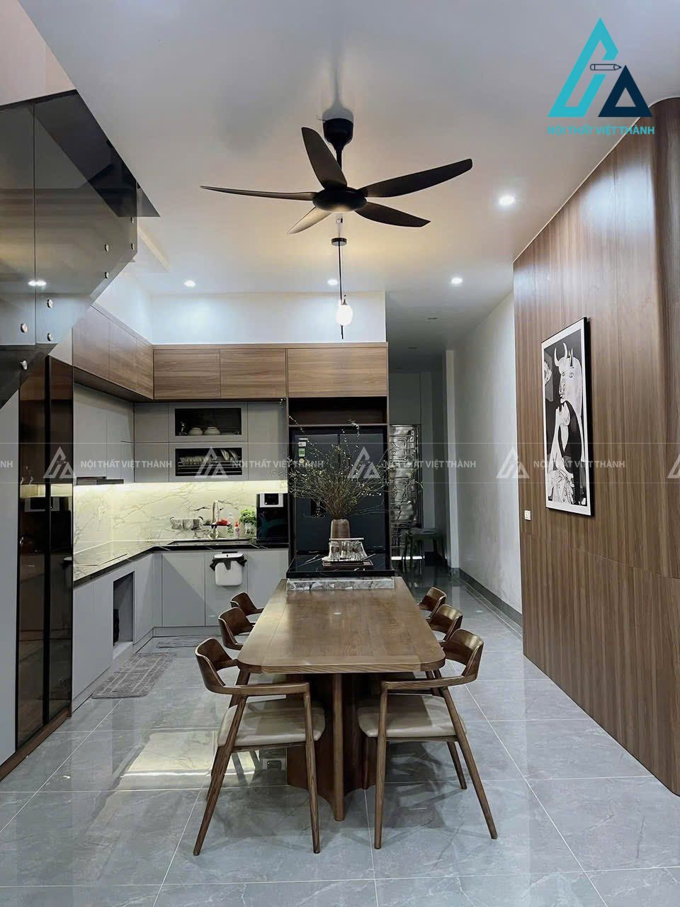 Nội thất nhà bếp gỗ nâu-xám tinh tế