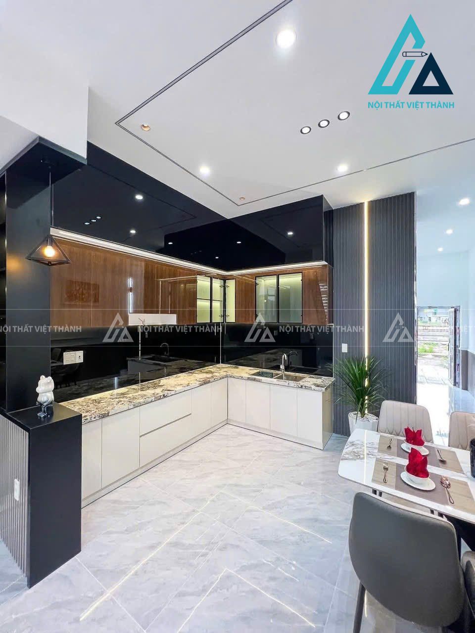 Nhà bếp tone trắng- đen mặt đá tiện nghi