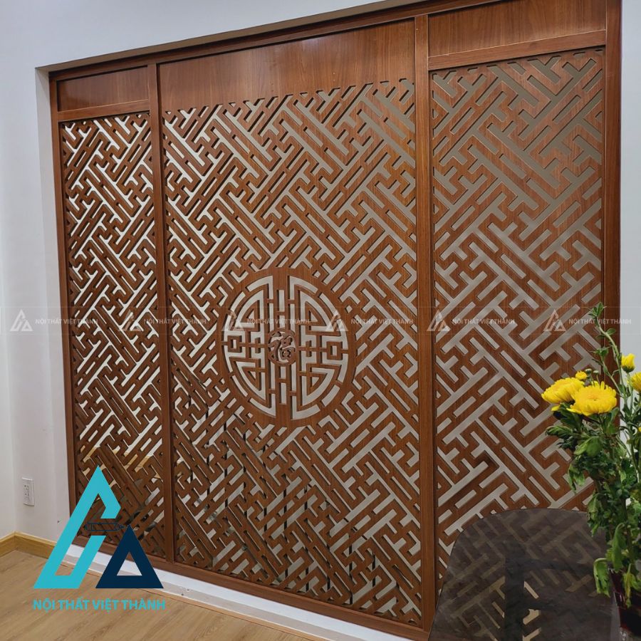 Vách ngăn phòng thờ hoạ tiết