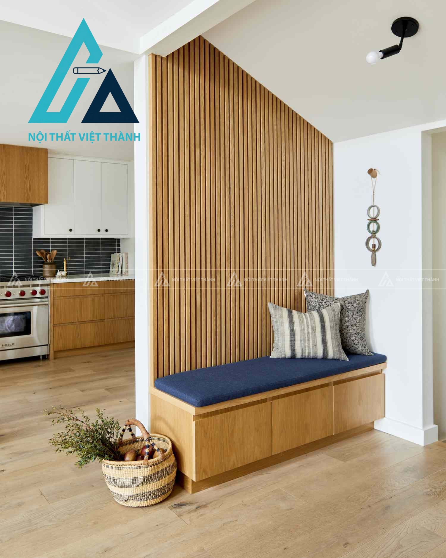 Vách ngăn kết hợp ghế ngồi