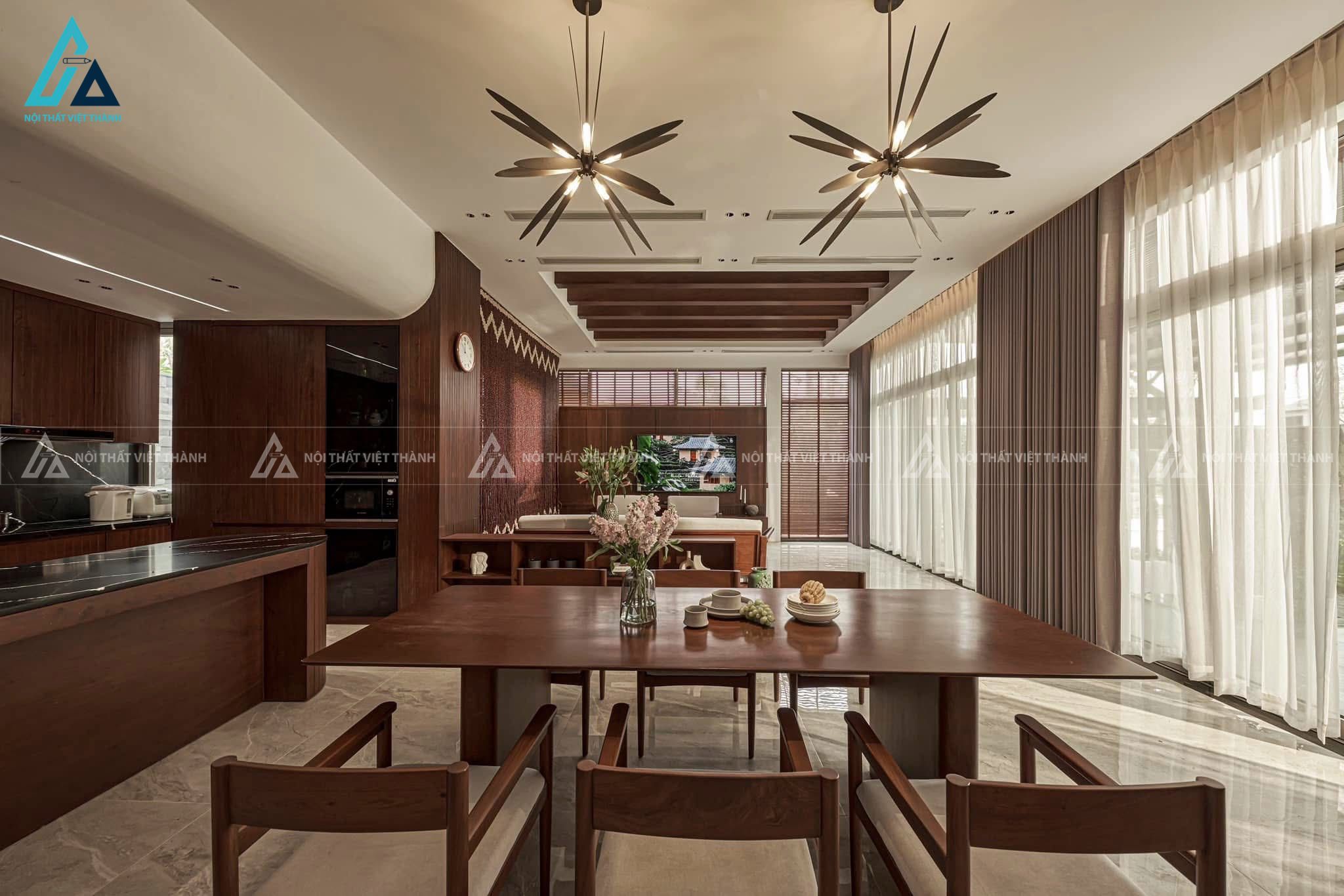 Mẫu thiết kế nội thất nhà phố gỗ nâu sang trọng cổ điển