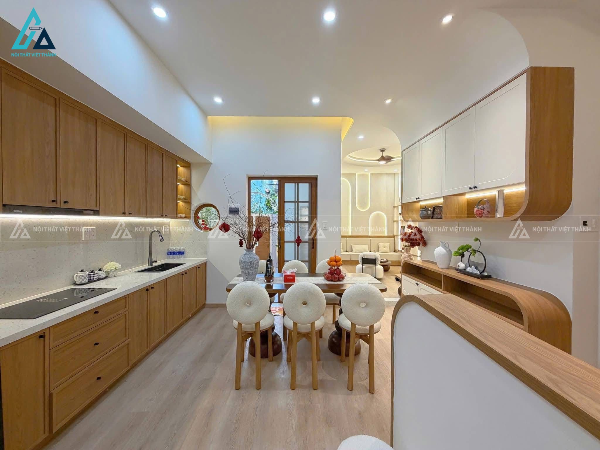 Mẫu thiết kế nội thất phòng bếp với hệ tủ bếp kịch trần
