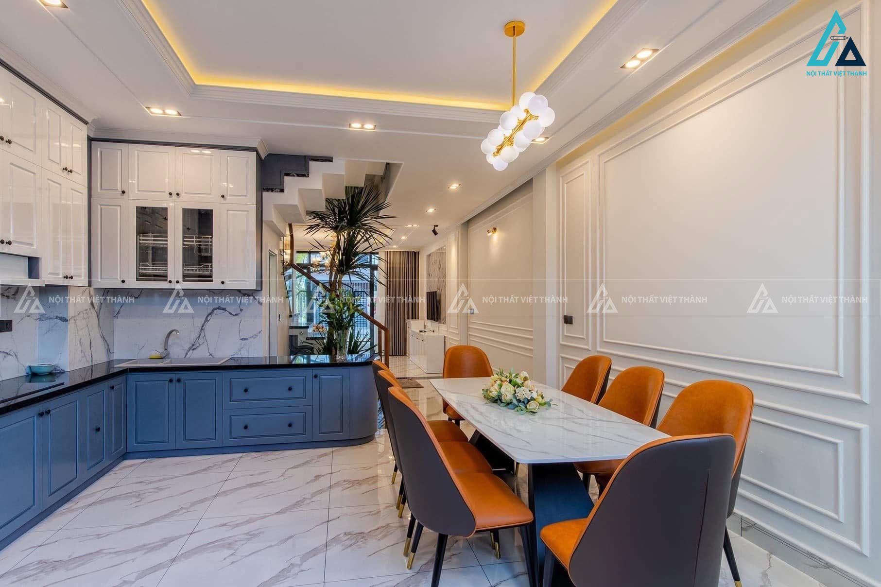 Mẫu thiết kế nội thất phòng bếp tone xanh trắng trẻ trung