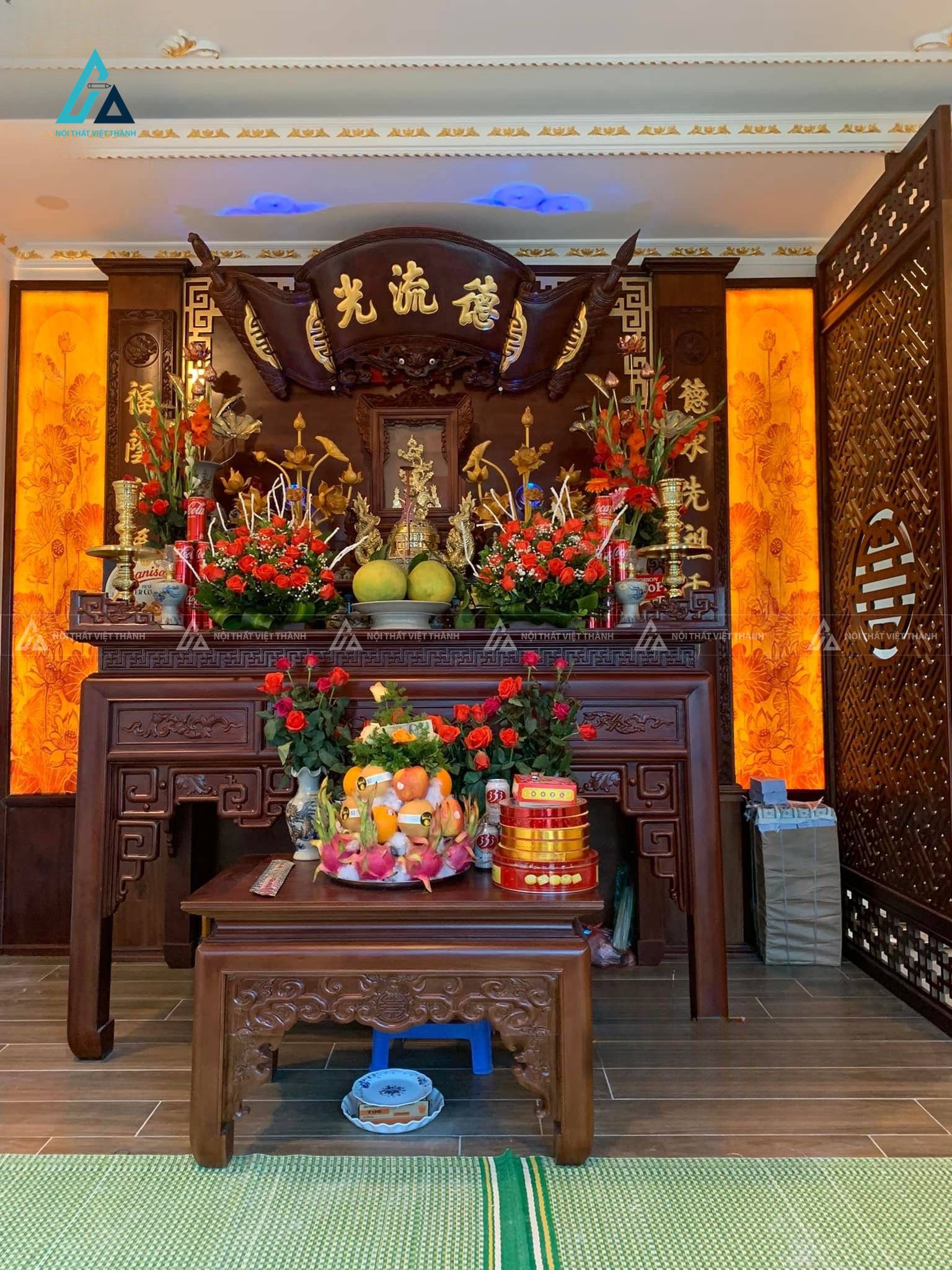 Bàn Thờ Gỗ Hiện Đại Thiết Kế Nhị Cấp Bo Góc Tinh Tế Kèm Bàn Cúng Cơm