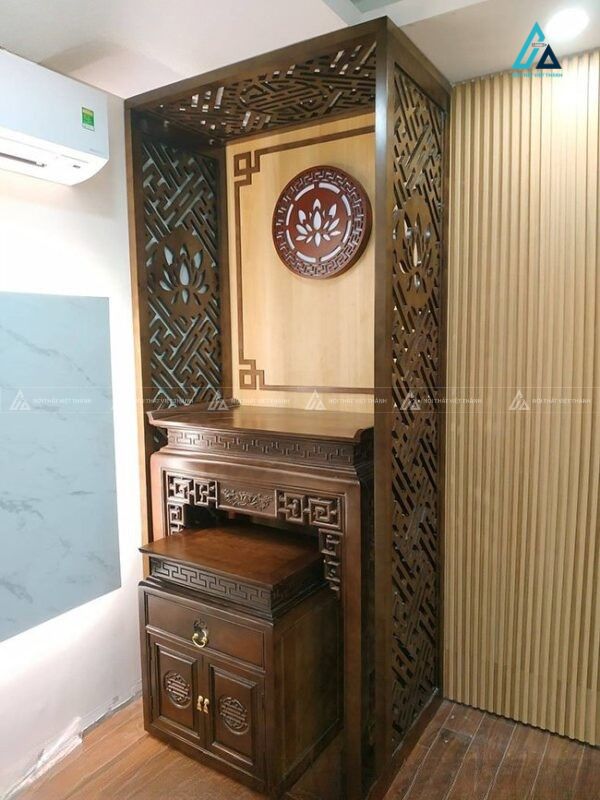 Mẫu Bàn Thờ Đứng Hiện Đại Kết Hợp Vách Ngăn Chạm Khắc