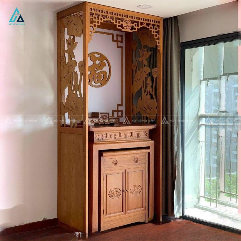 Mẫu Bàn Thờ Đứng Hiện Đại Kết Hợp Vách Ngăn Chạm Hoa Sen Tinh Xảo 1
