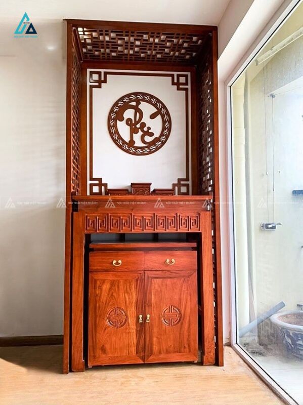 Mẫu Bàn Thờ Đứng Hiện Đại Kết Hợp Vách Ngăn Chạm Khắc 1