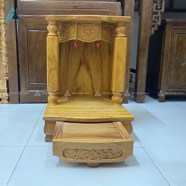 Mẫu Bàn Thờ Thần Tài Chạm Khắc Chữ Thiết Kế Cột Tròn Uy Nghiêm