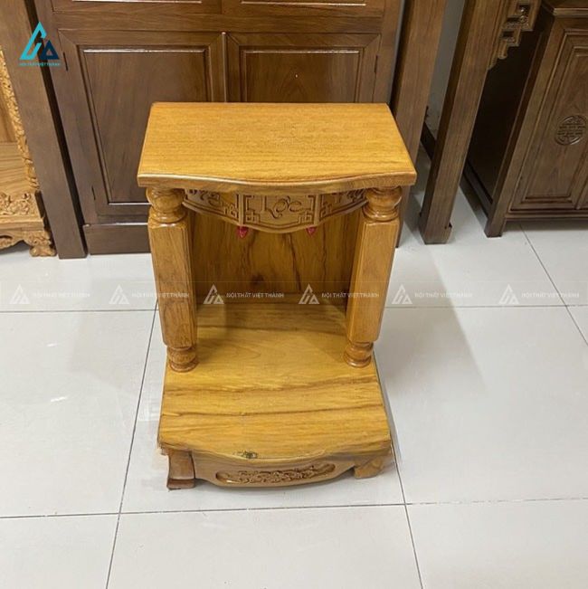 Mẫu Bàn Thờ Thần Tài Chạm Khắc Chữ Thiết Kế Cột Tròn Uy Nghiêm 2