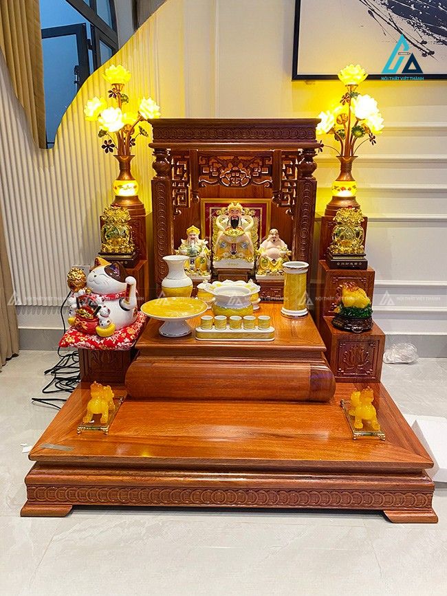 Bàn Thờ Thần Tài Gỗ Tự Nhiên Có Bục Tam Cấp Hiện Đại
