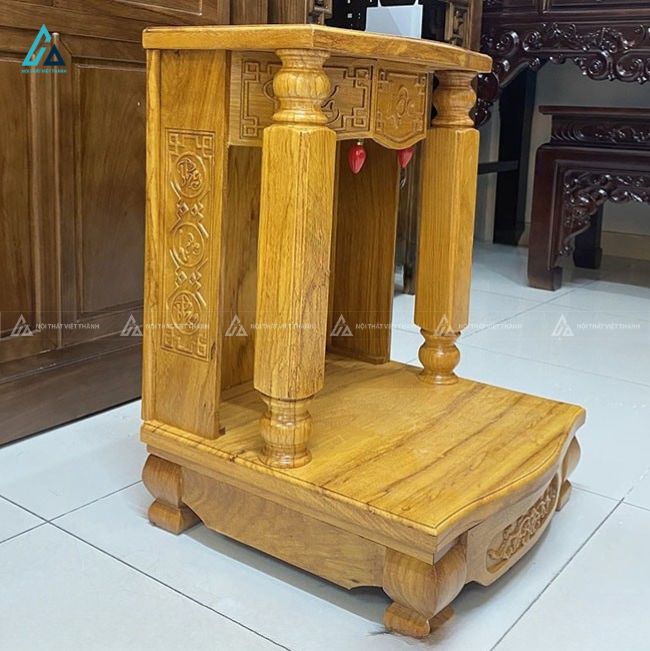 Mẫu Bàn Thờ Thần Tài Chạm Khắc Chữ Thiết Kế Cột Tròn Uy Nghiêm 3