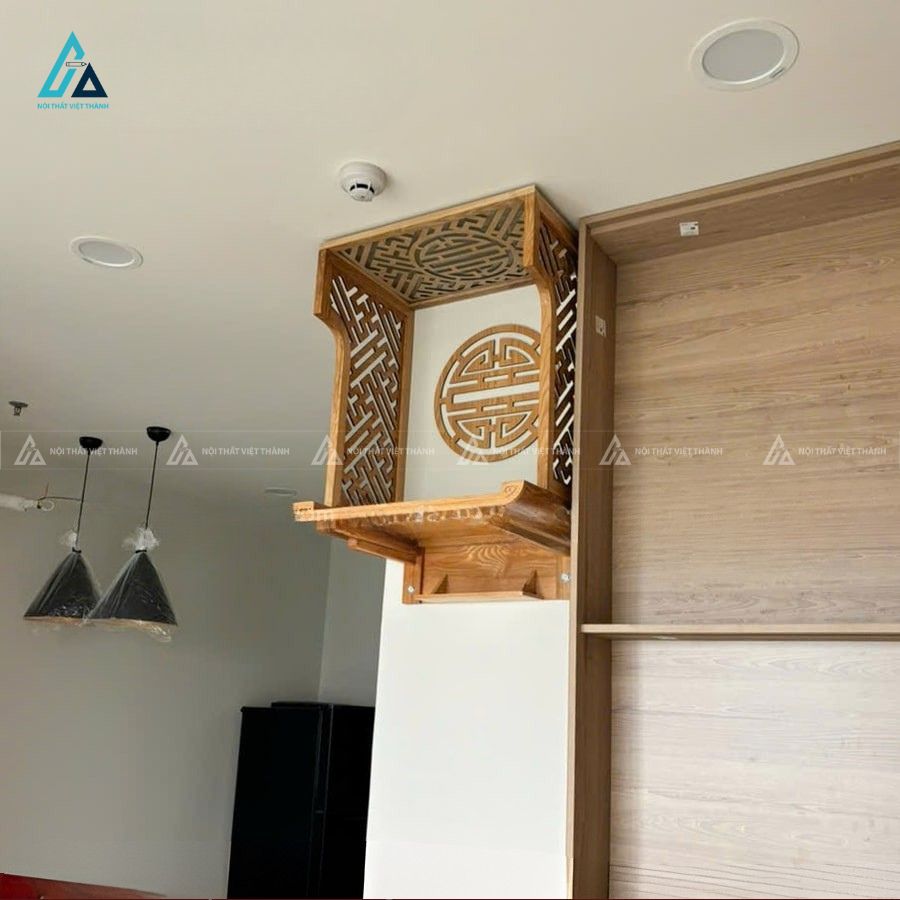 Bàn Thờ Treo Tường Nhỏ Cho Chung Cư Có Vách Ngăn Khắc Chữ 1
