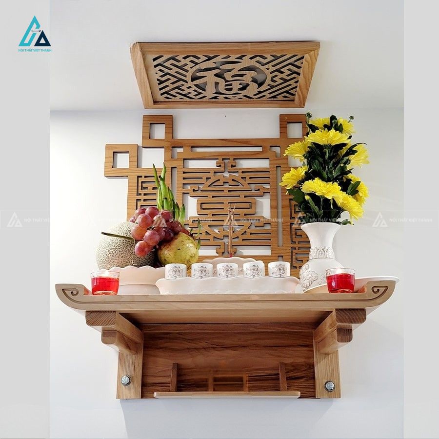 Bàn Thờ Treo Tường Chung Cư Có Vách Ốp Hậu Cắt Khắc Chữ Thọ Tinh Sảo