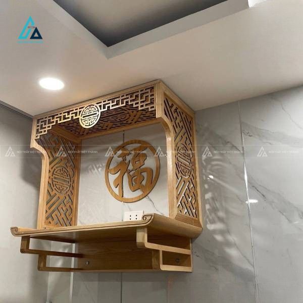 Bàn Thờ Treo Tường Có Vách Ngăn Chân Xếp Tầng Khắc Chữ