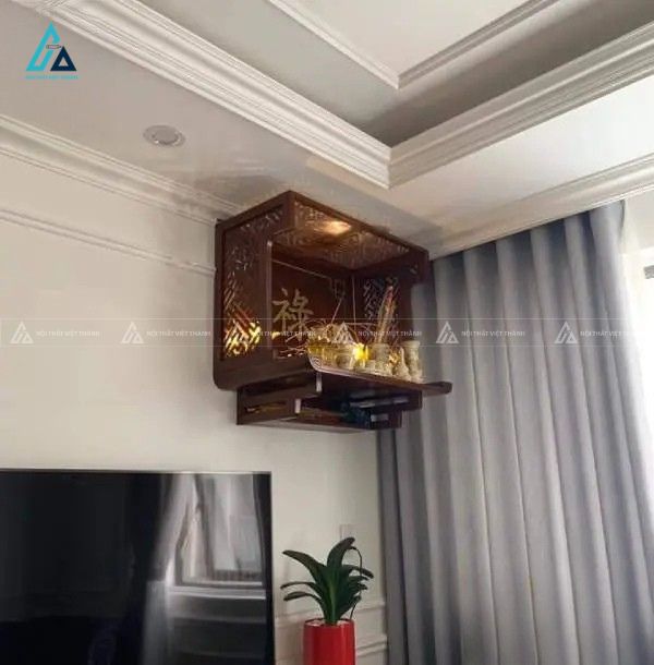 Bàn Thờ Treo Tường Có Vách Ngăn Trang Trí Khắc Chữ Tinh Tế 1