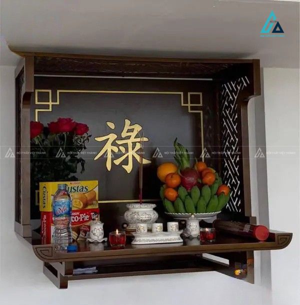 Bàn Thờ Treo Tường Có Vách Ngăn Trang Trí Khắc Chữ Tinh Tế