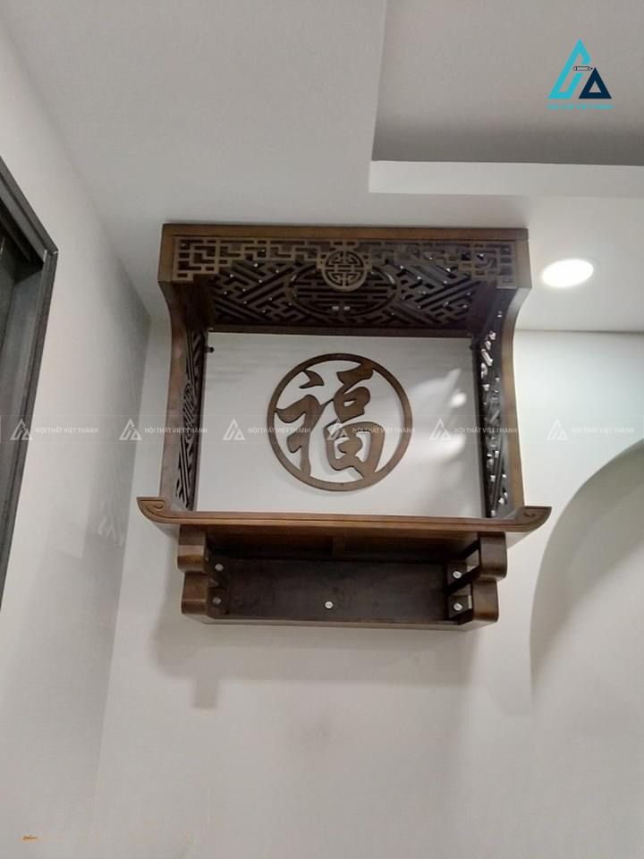 Bàn Thờ Treo Tường Có Vách Ngăn CNC Khắc Chữ Cầu May Mắn