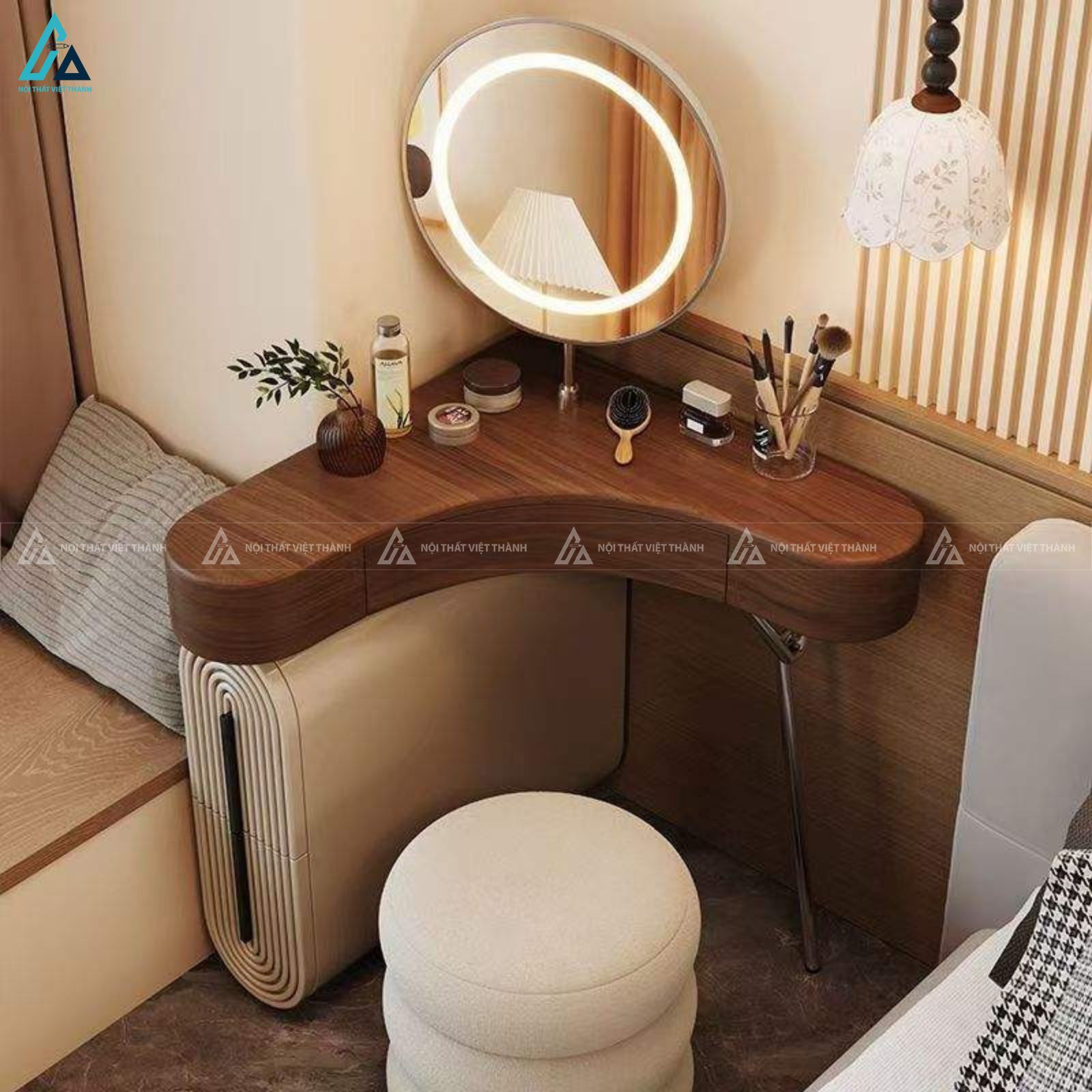 Bàn trang điểm góc tường hình tam giác tiết kiệm diện tích hiện đại 1