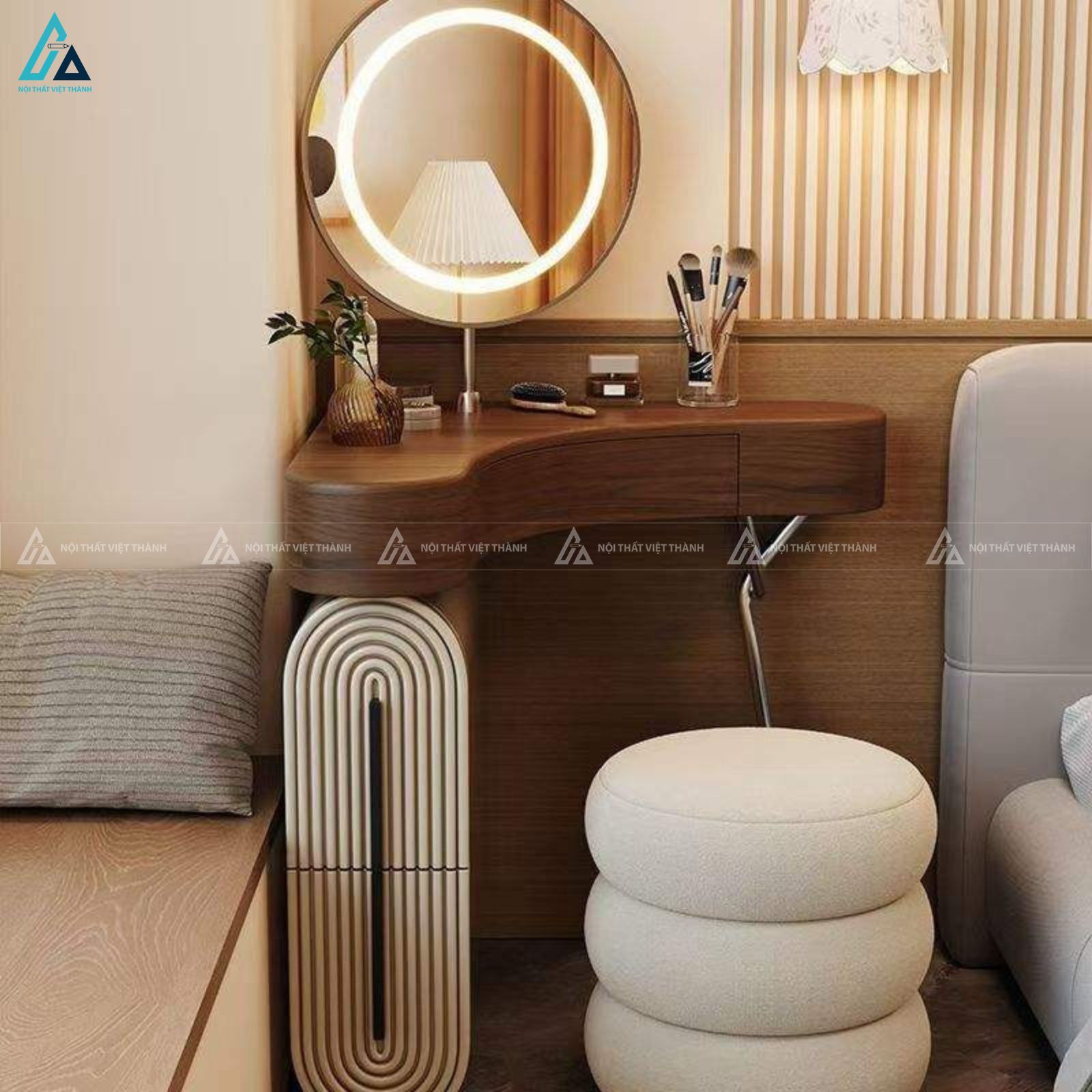 Bàn trang điểm góc tường hình tam giác tiết kiệm diện tích hiện đại 2