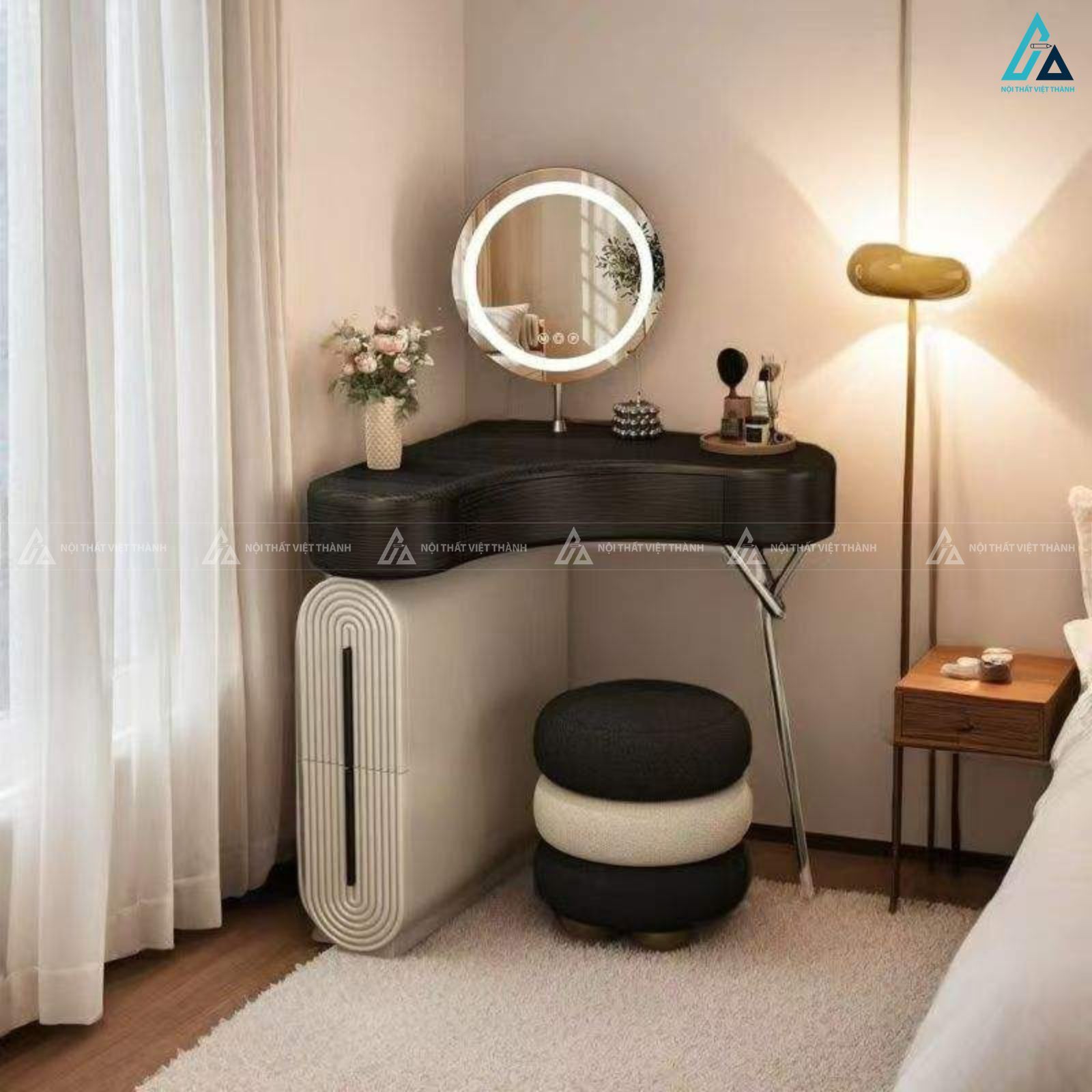 Bàn trang điểm góc tường hình tam giác tiết kiệm diện tích hiện đại 6