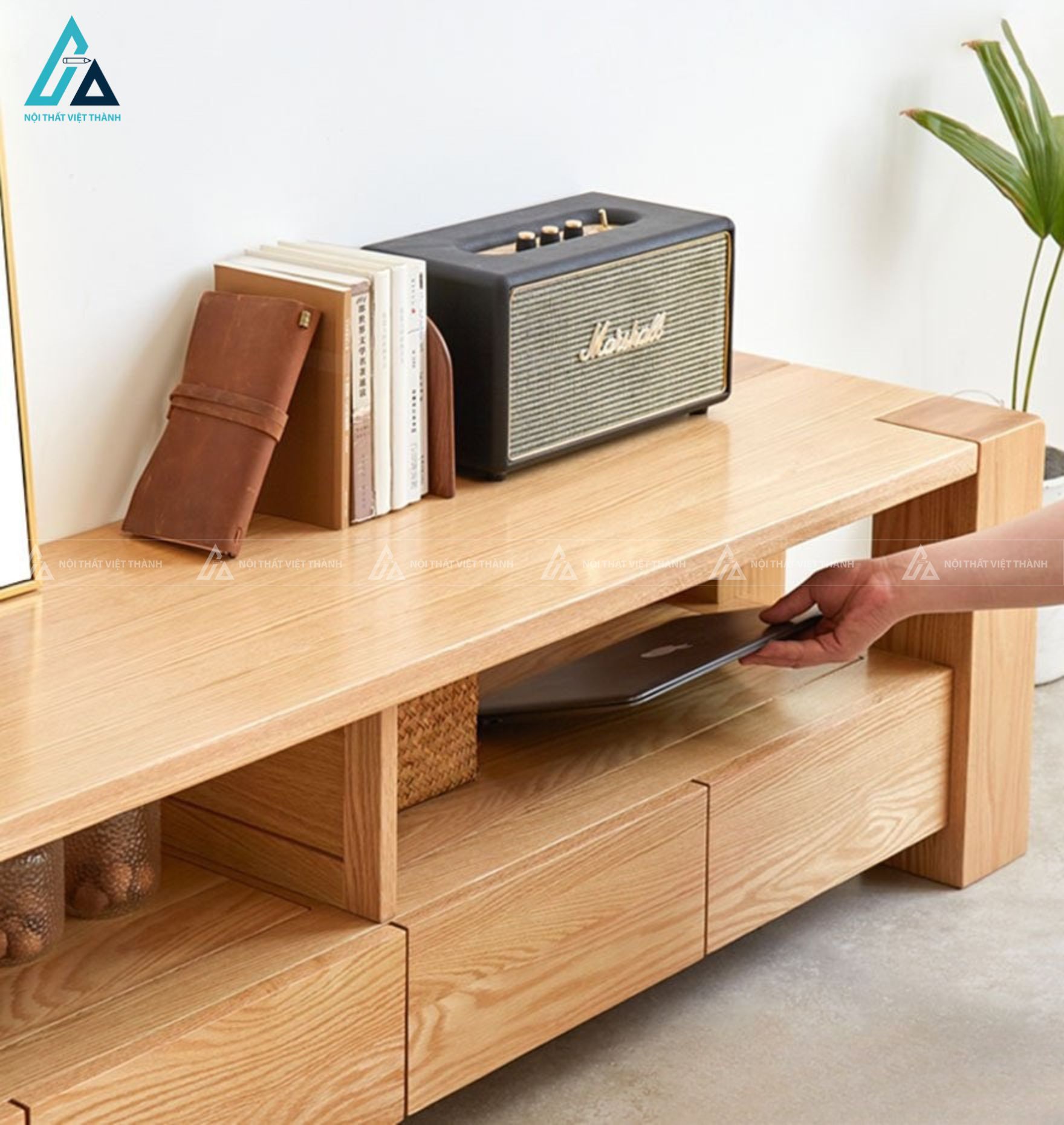 Kệ tivi gỗ tự nhiên thiết kế hiện đại tối ưu không gian lưu trữ 1