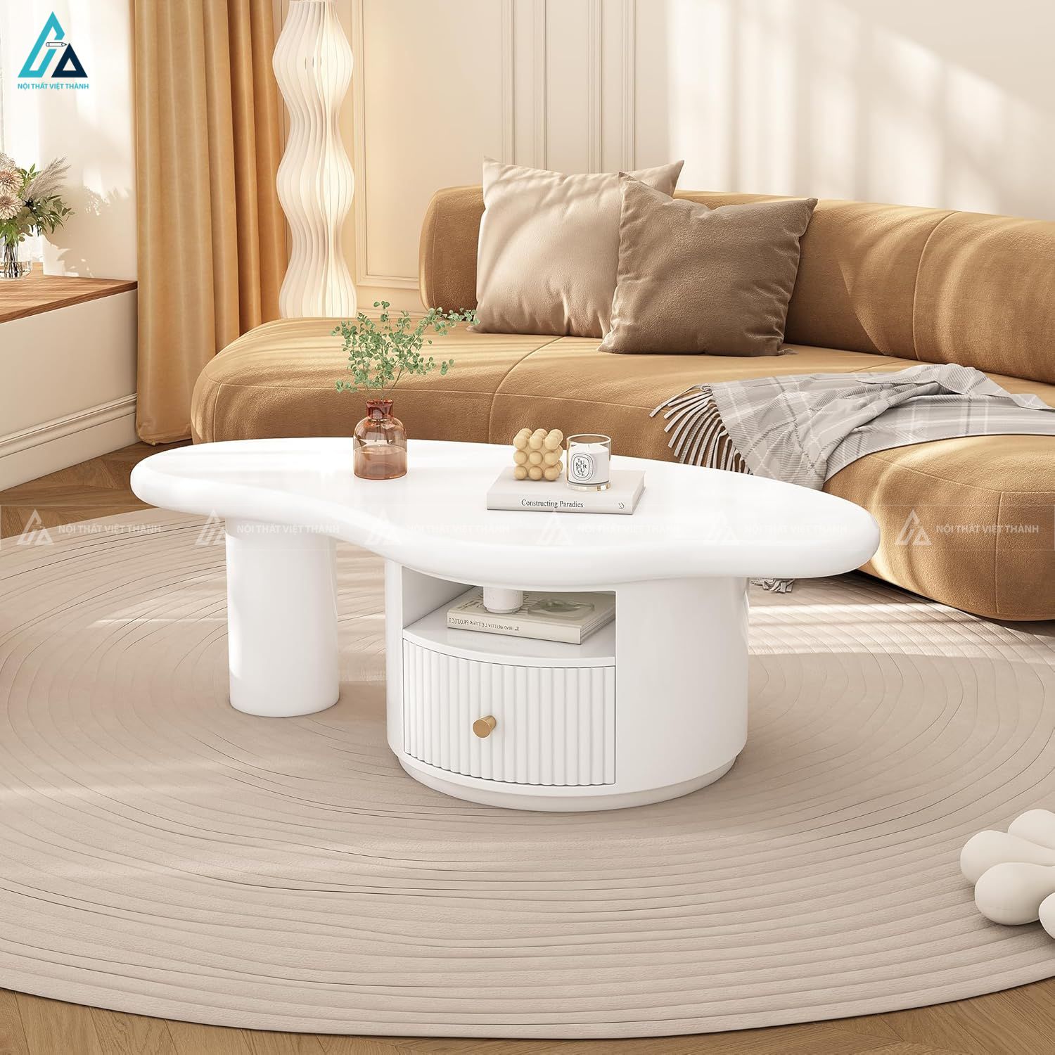 Bàn trà uốn lượn độc đáo tích hợp ngăn kéo tiện ích thông minh