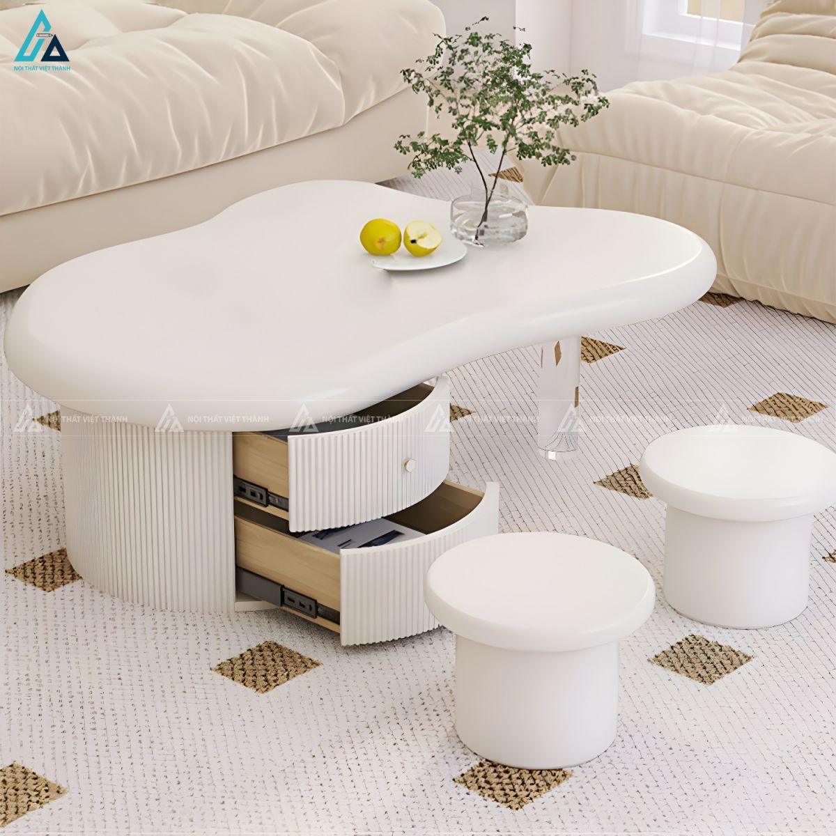 Bàn trà hình dáng tự nhiên thiết kế chân trụ trong suốt 2