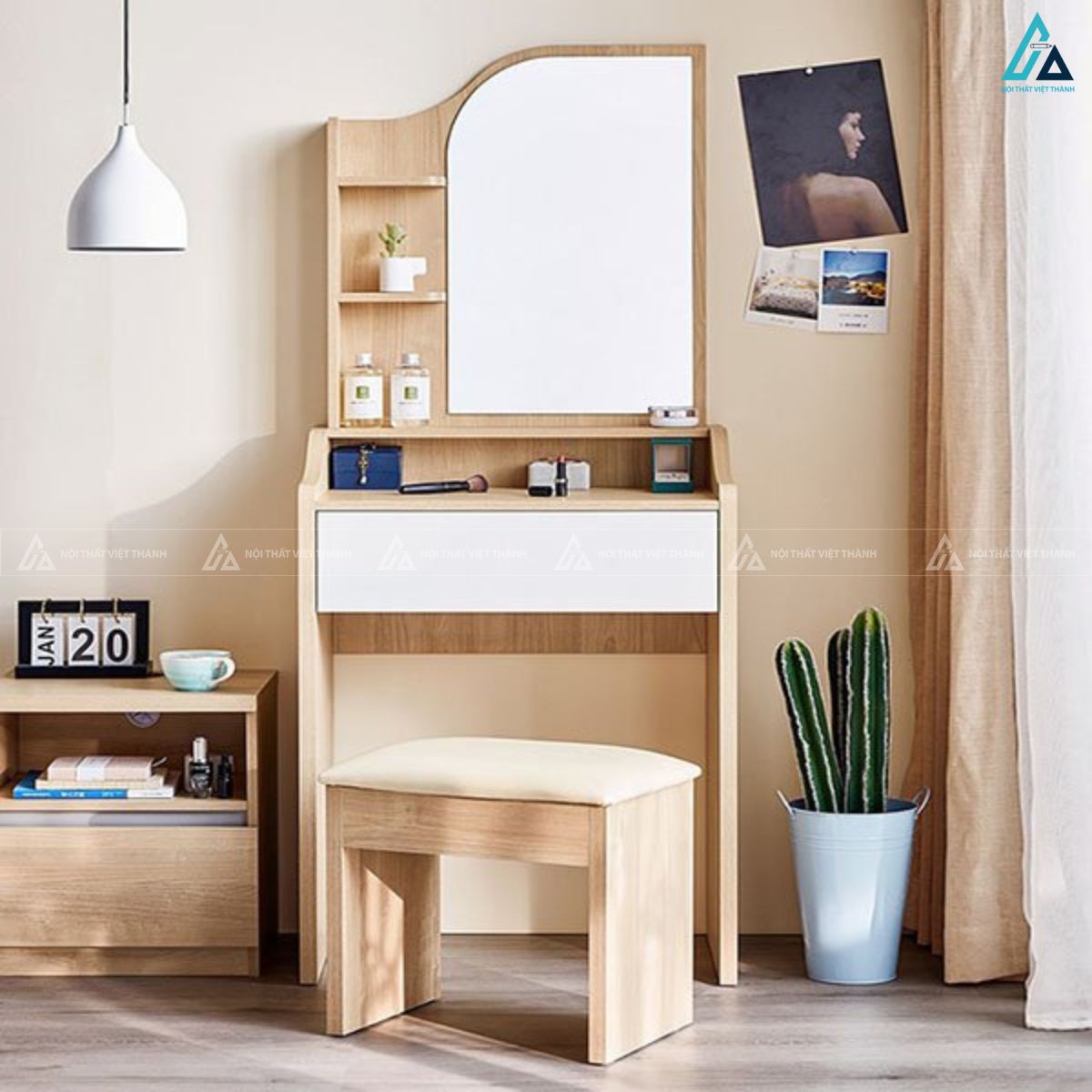 Bàn trang điểm gương vát góc có kệ đựng đồ tiện ích hiện đại