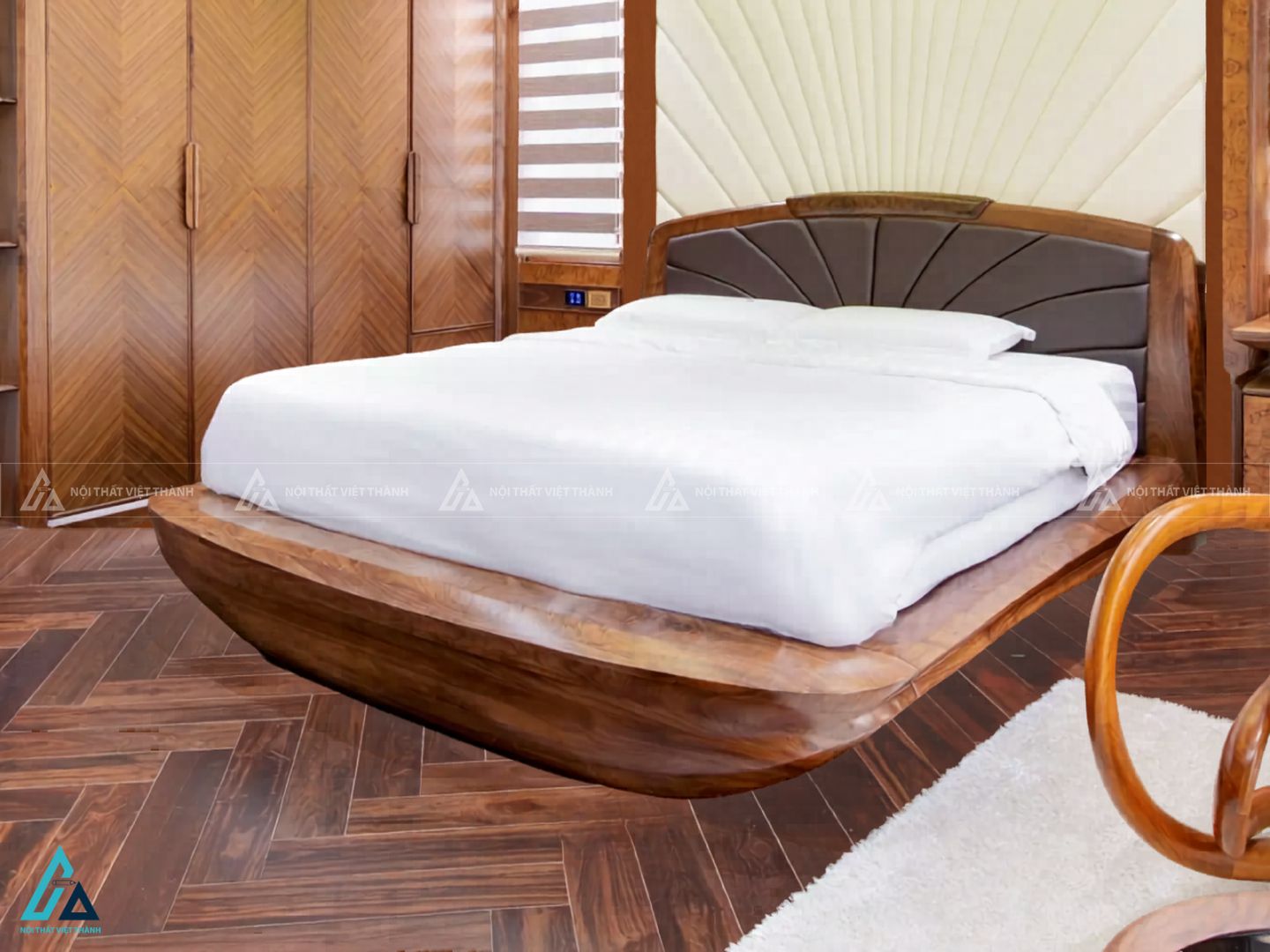 Bộ giường ngủ chân thuyền gỗ tự nhiên kết hợp vách đầu giường cánh quạt 1