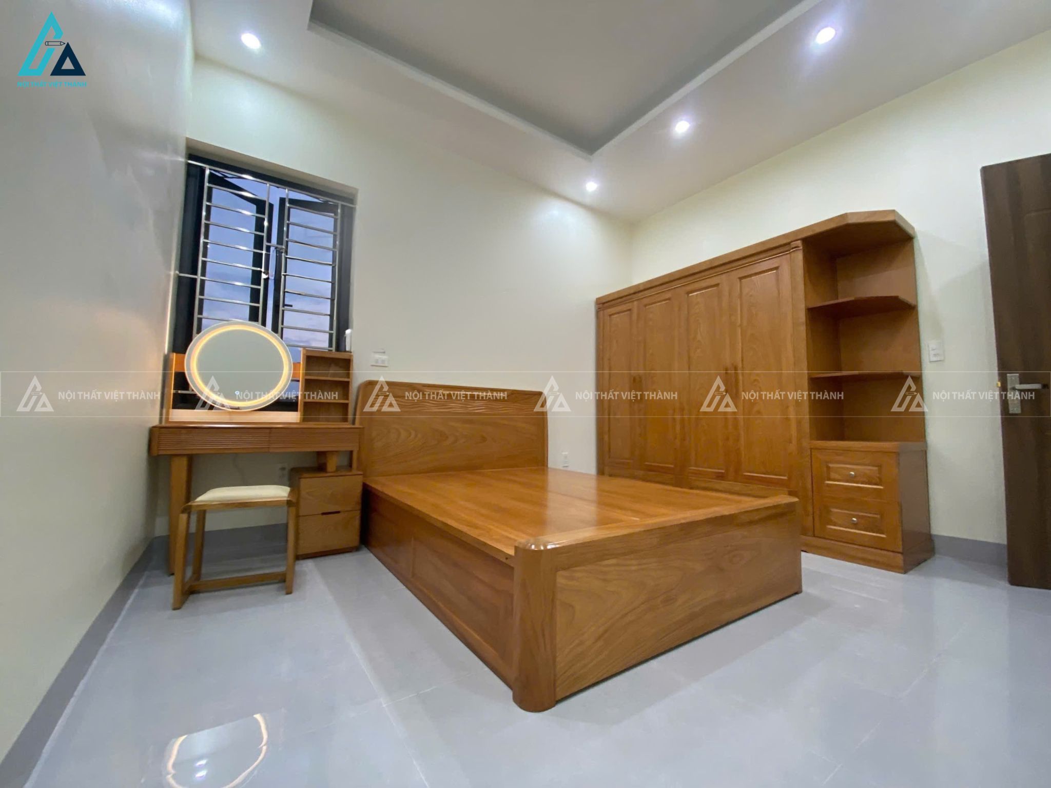 Combo giường ngủ kểu bệt phản và vách ốp nan gỗ tự nhiên