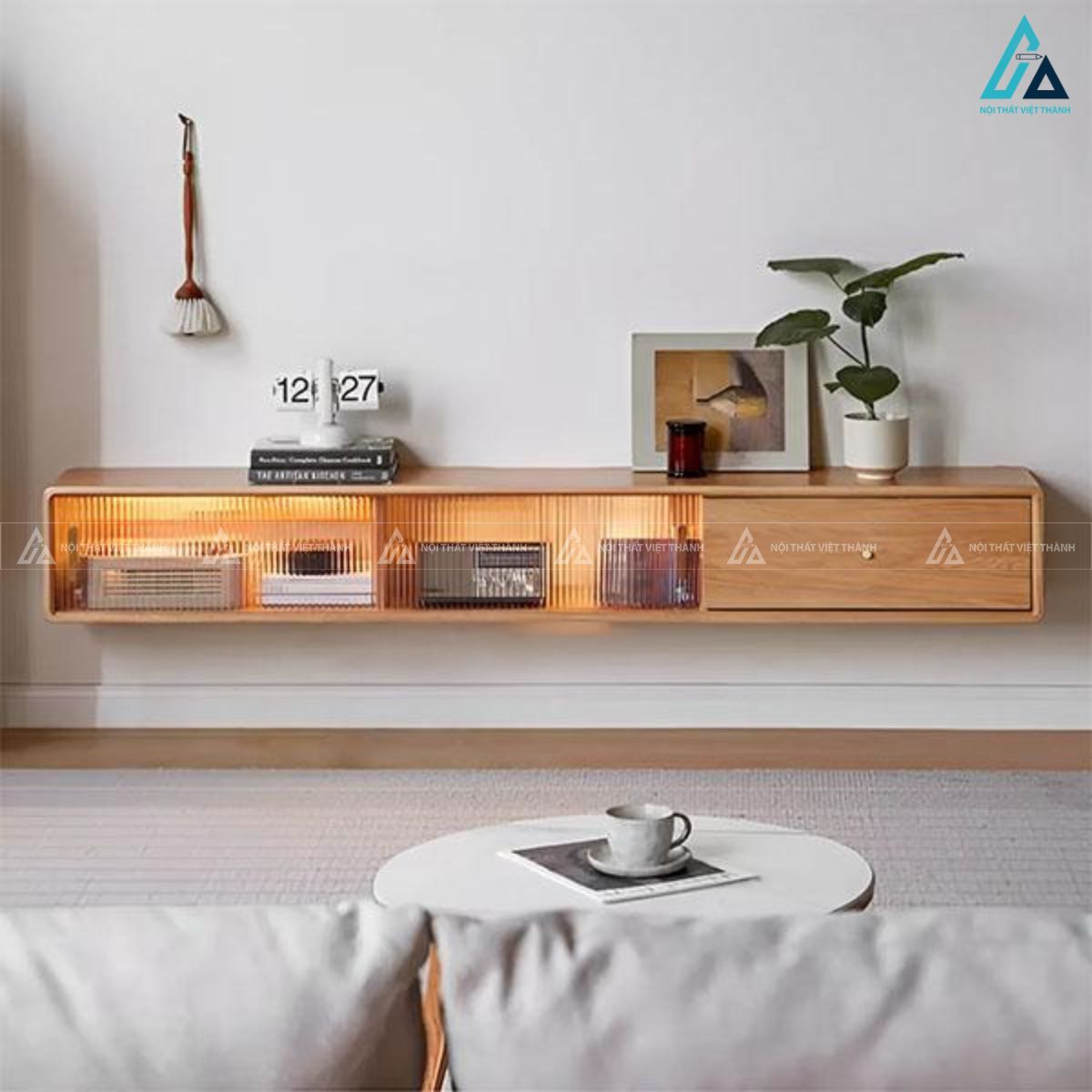 Kệ tivi treo tường gỗ kết hợp kính sọc có đèn led ấn tượng