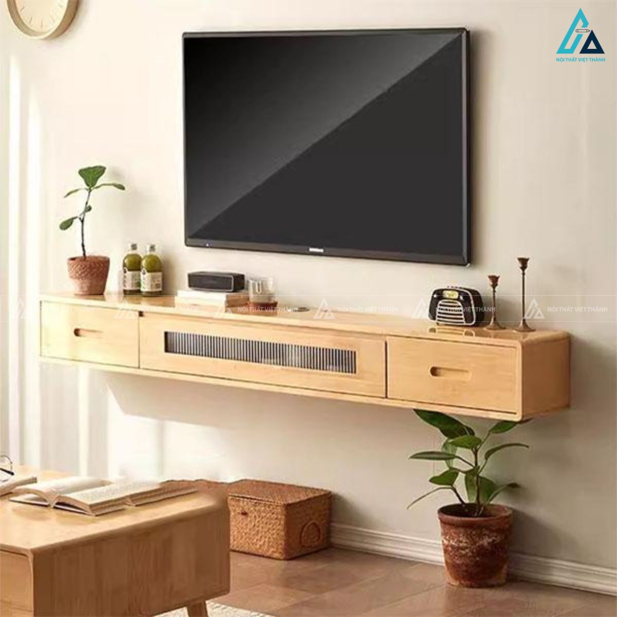 Kệ tivi treo tường gỗ tự nhiên kết hợp ngăn kéo tiện lợi
