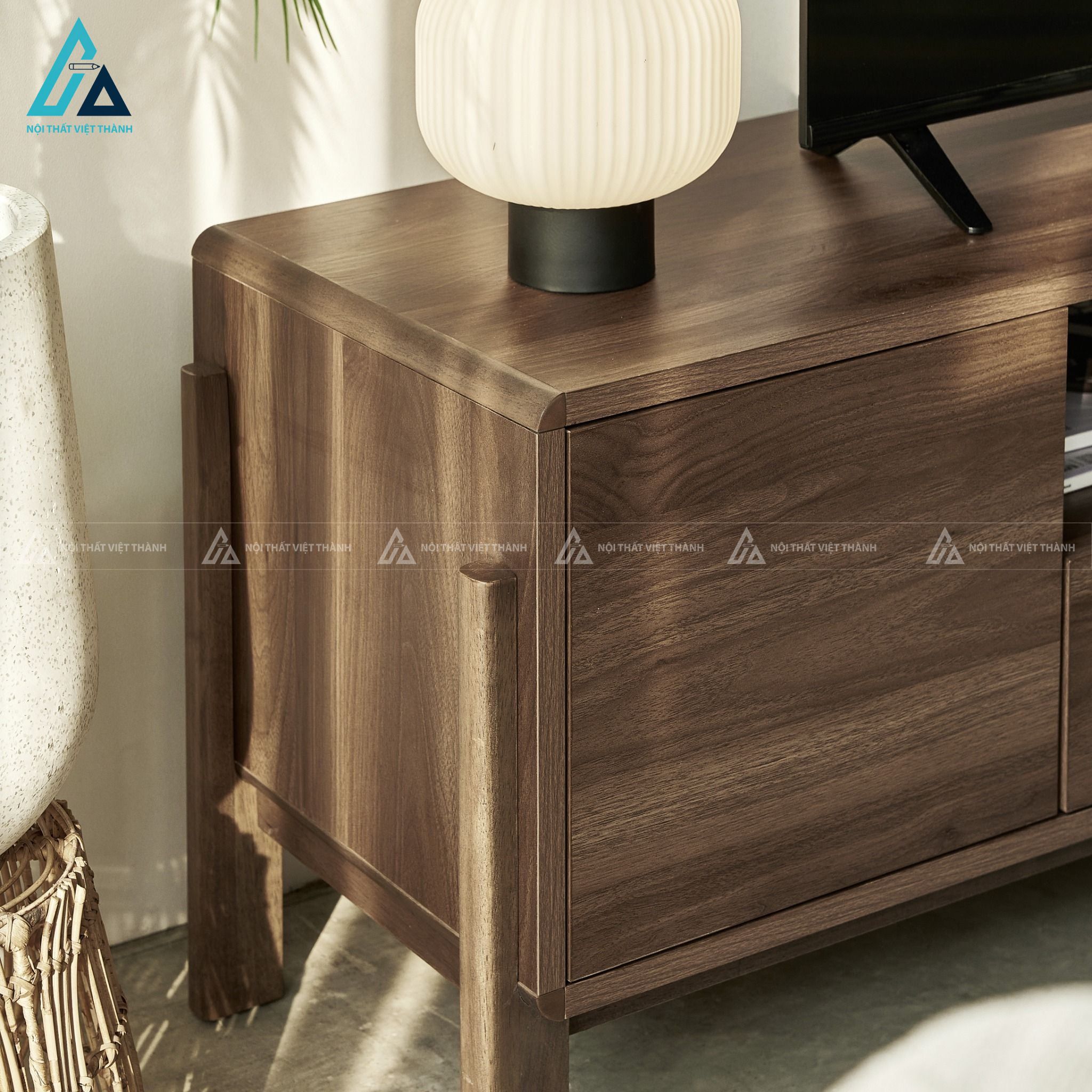 Kệ tivi gỗ tự nhiên thiết kế hiện đại kết hợp ngăn kéo tiện lợi 3