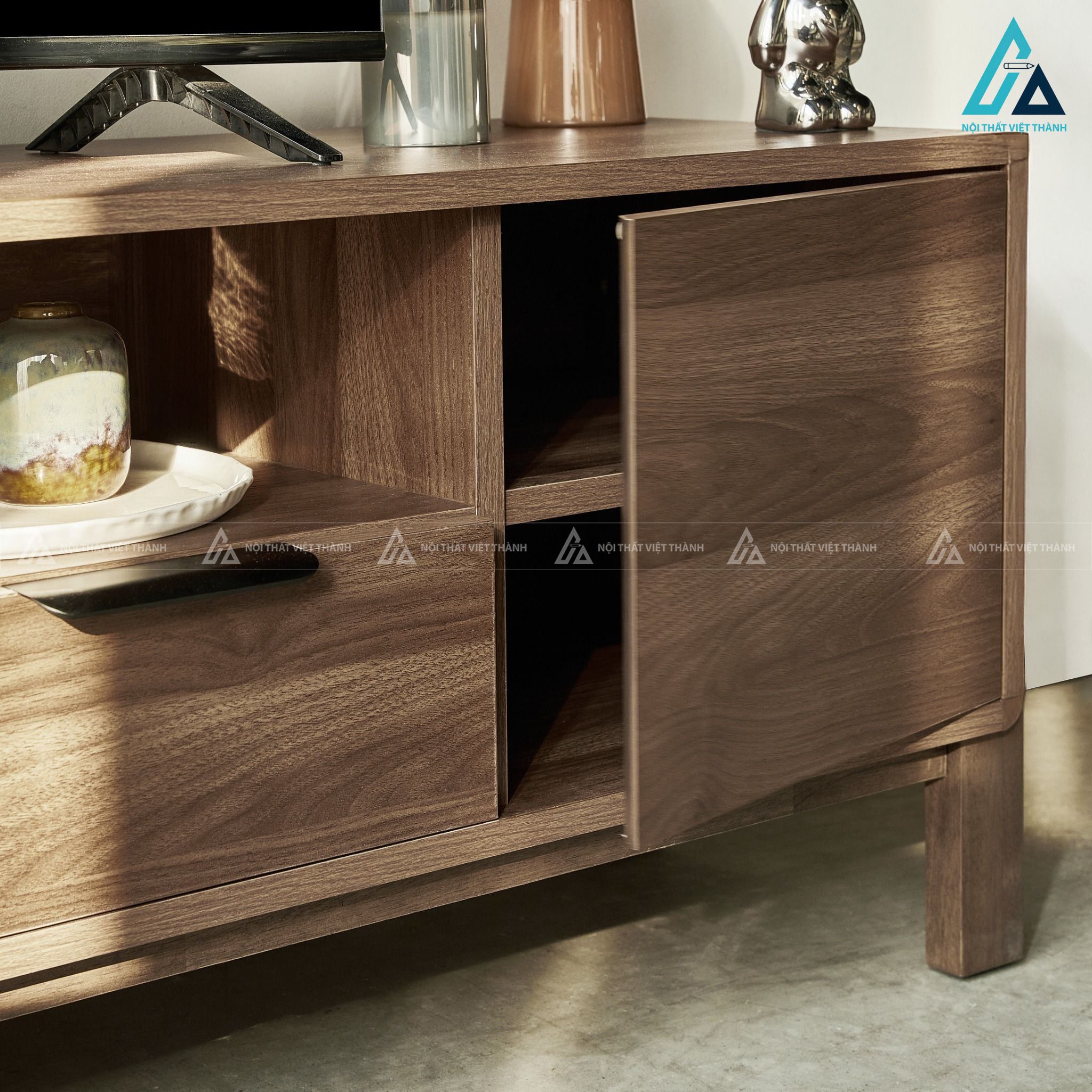 Kệ tivi gỗ tự nhiên thiết kế hiện đại kết hợp ngăn kéo tiện lợi 4