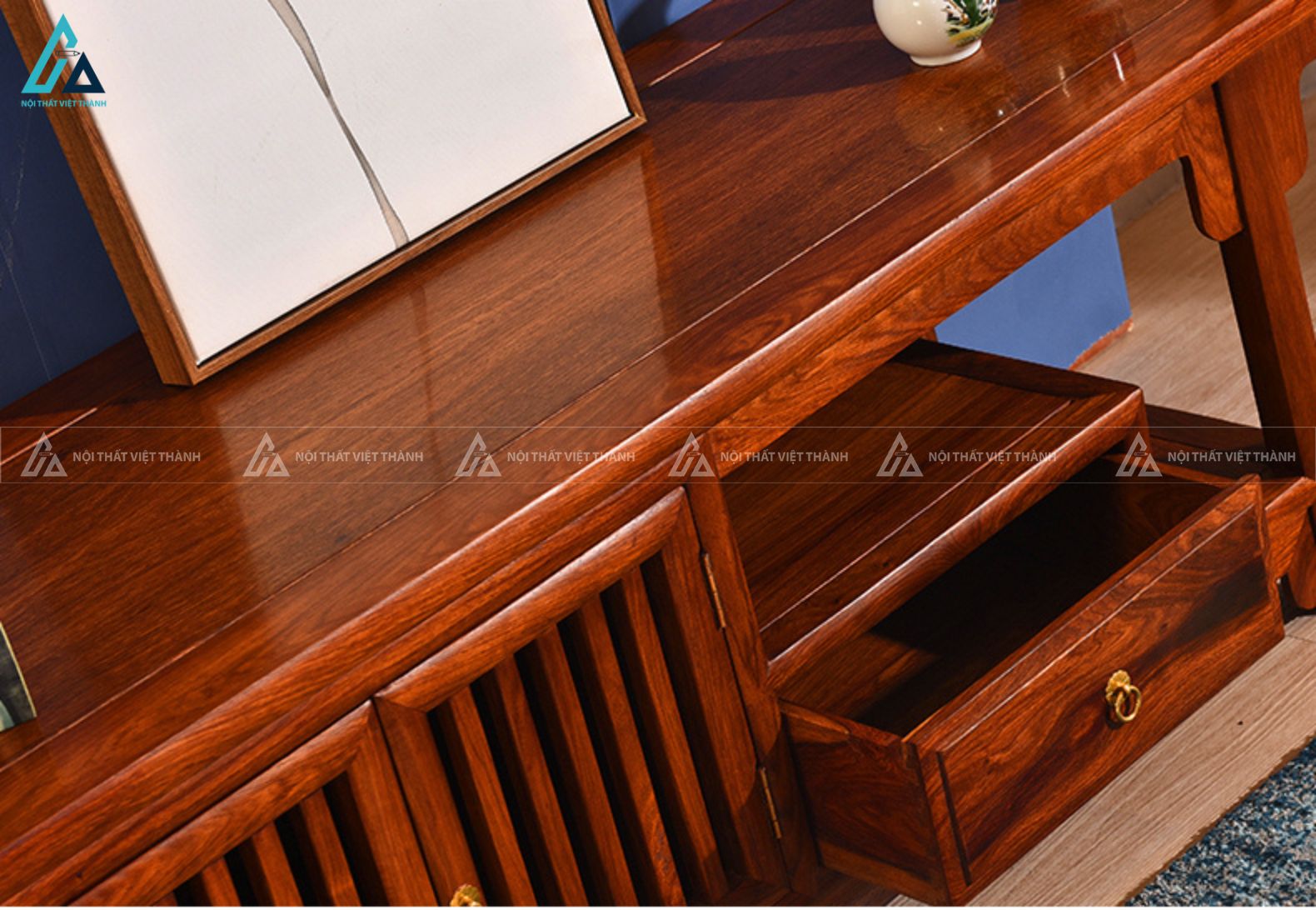 Kệ tivi gỗ tự nhiên thiết kế cánh nan truyền thống sang trọng 6