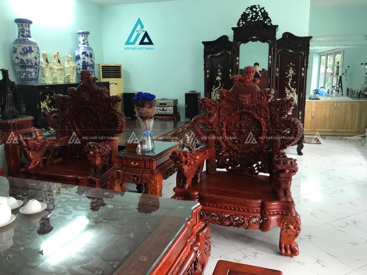 Bộ bàn ghế salon gỗ chạm khắc rồng đỉnh cao cho phòng khách sang trọng 3
