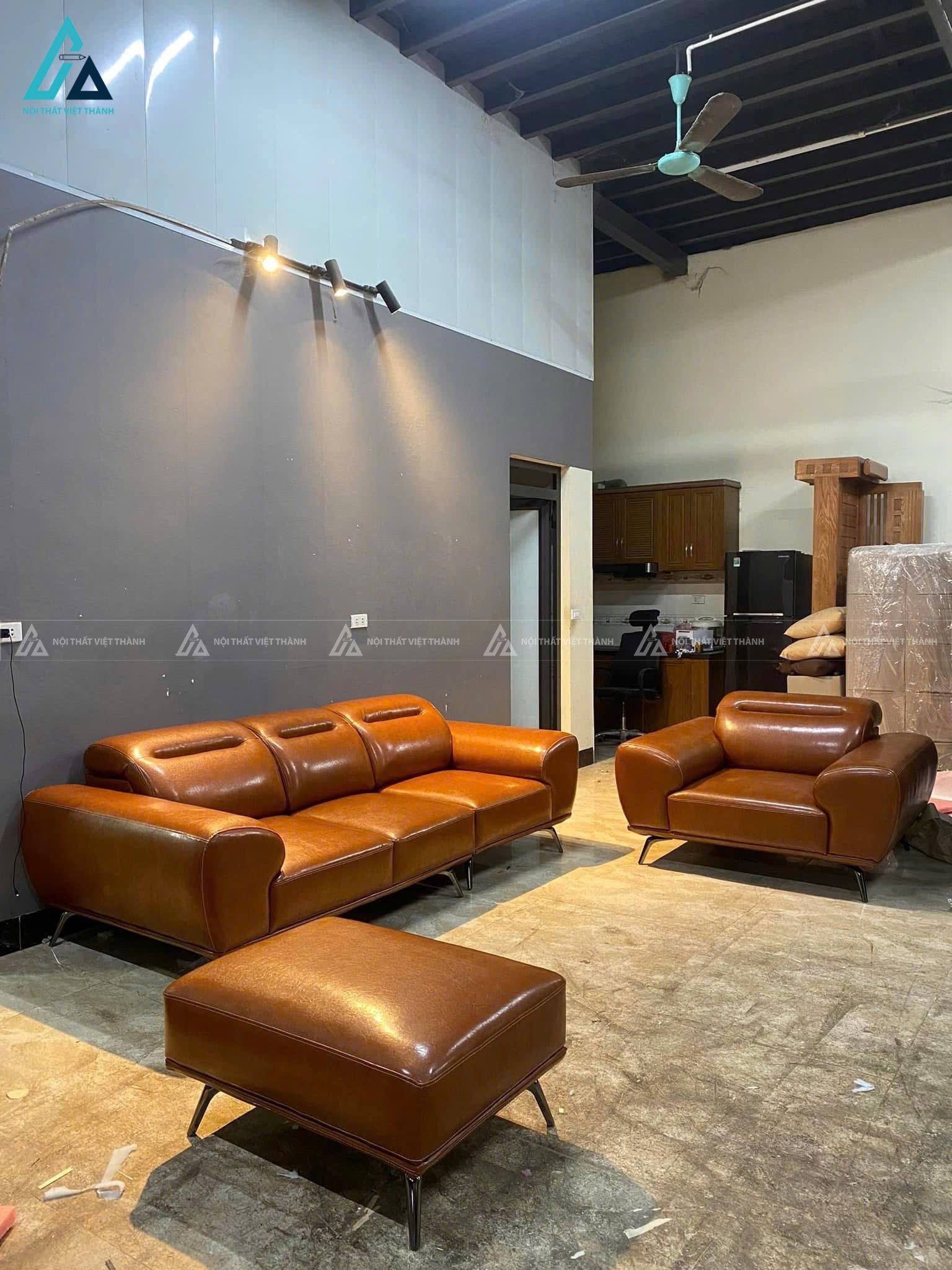 Mẫu sofa da nâu bóng cao cấp, tinh tế