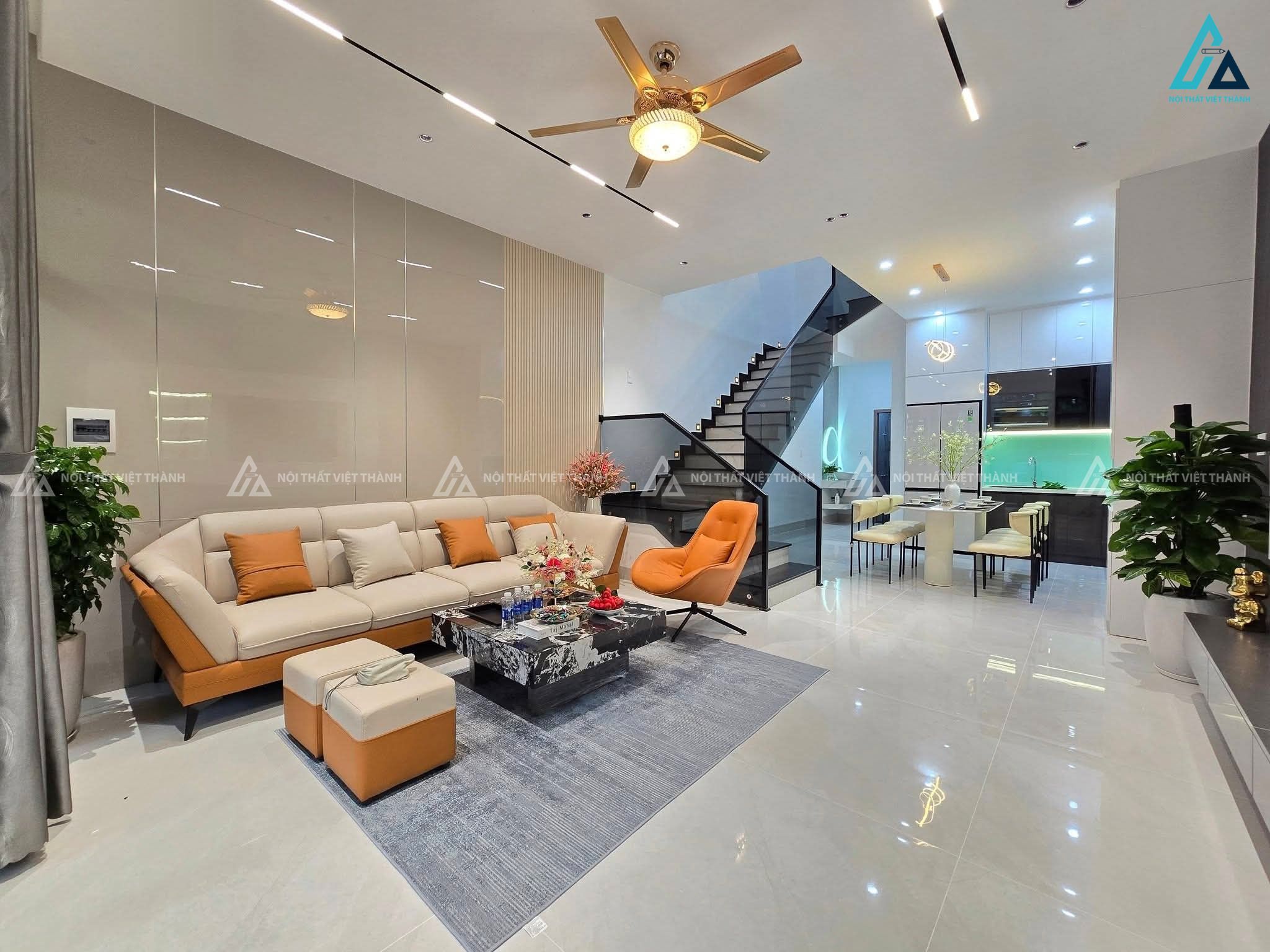 Mẫu sofa da phối be cam trẻ trung