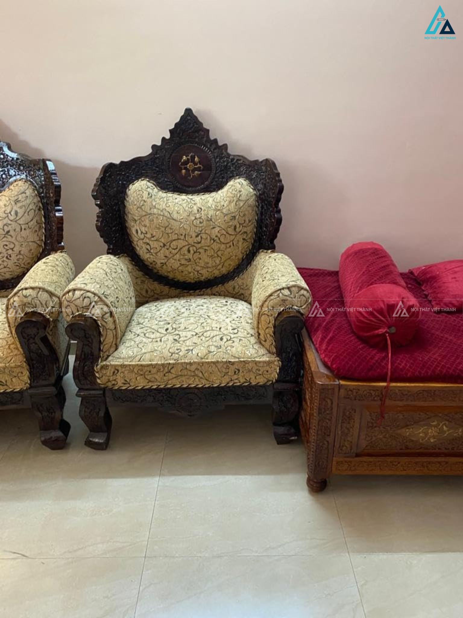Bộ bàn ghế sofa gỗ sang trọng kiểu dáng cổ điển cho phòng khách 1