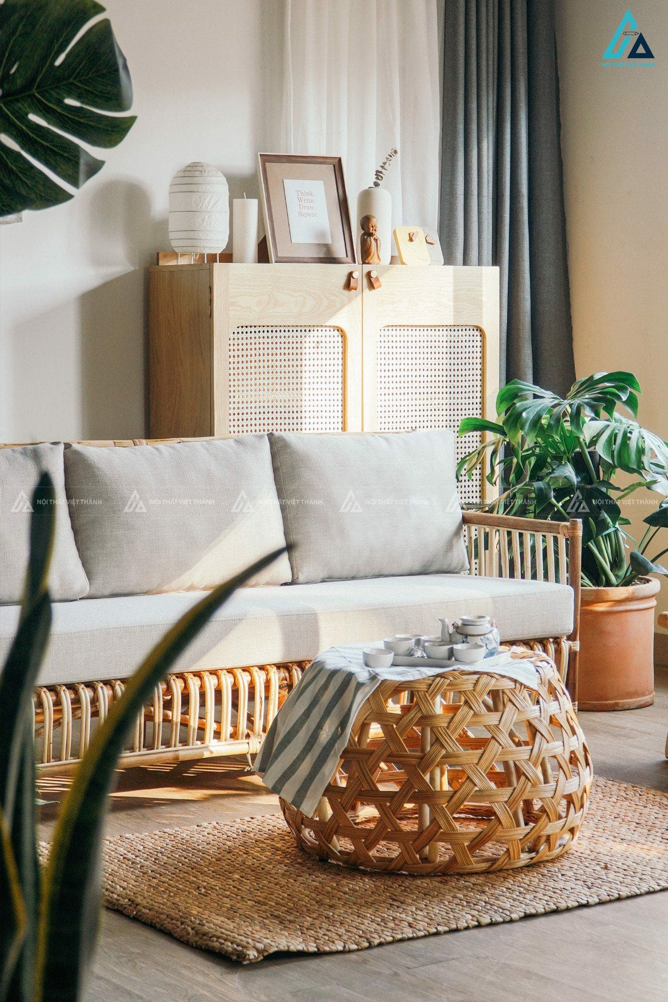 Sofa băng dài kiểu dáng thanh thoát cho phòng khách hiện đại 1